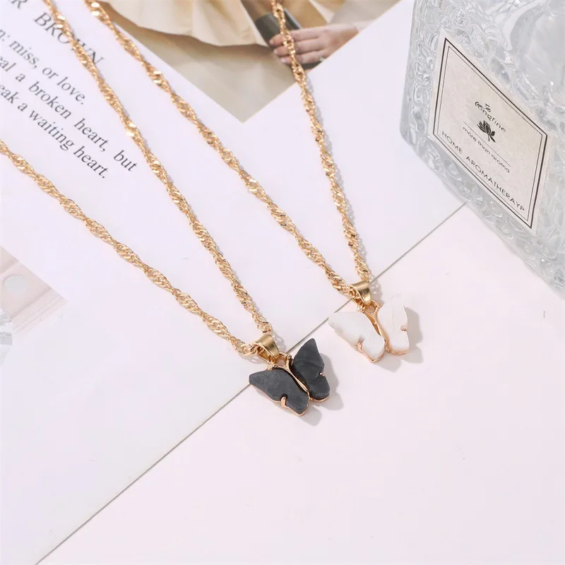 Trendy butterfly necklace alloy resin acrylic fashion charm pendant gold blue pink acrylic animal necklace butterfly
