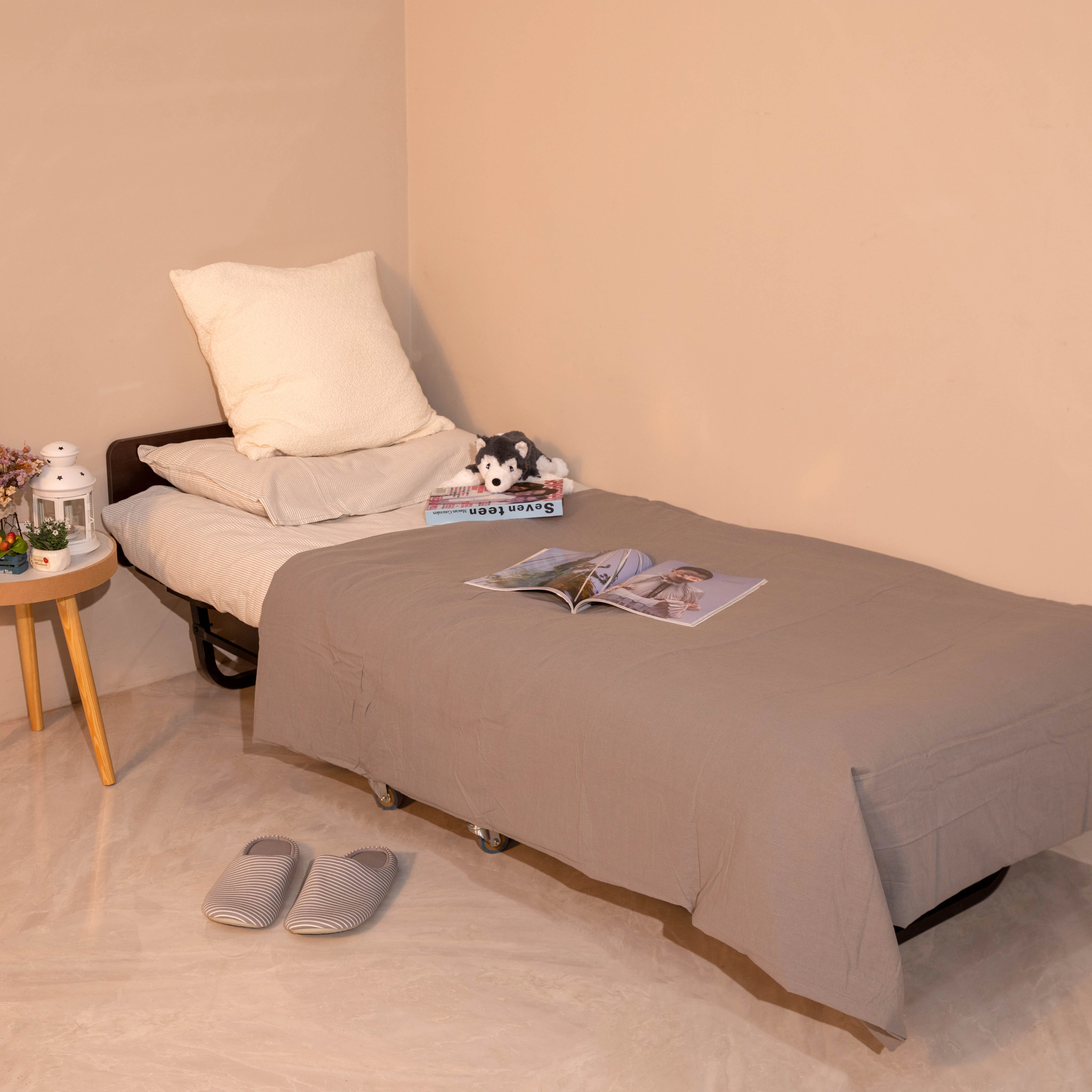 Space-saving foldable metal bed cheap folding bed easy assemble single bed