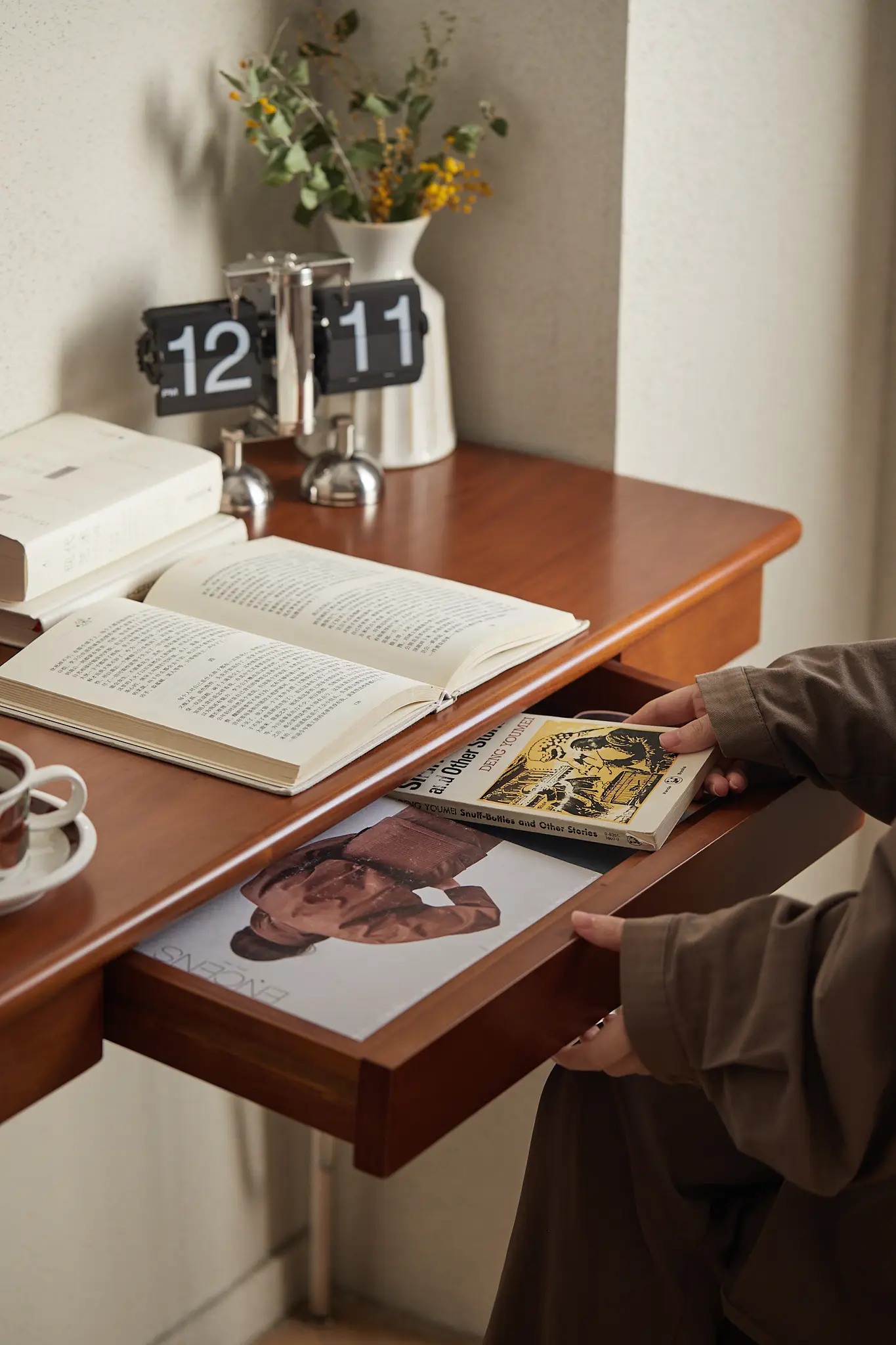 MUU office bedroom multifunctional writing desk modern Socket design desk table with drawer