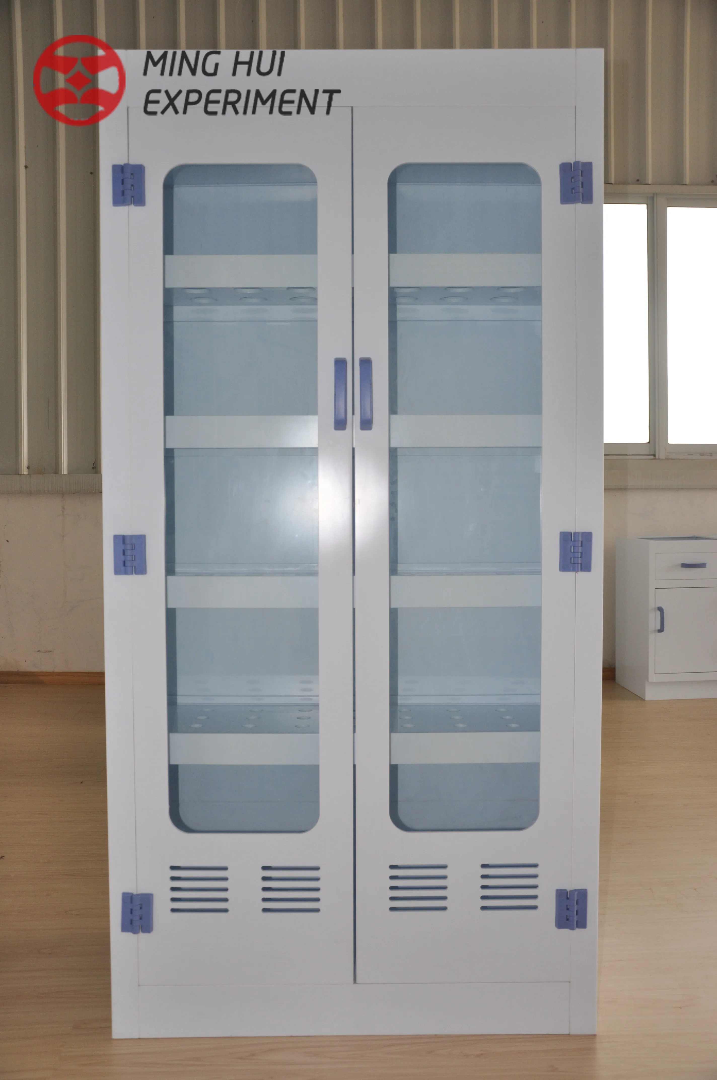 Шкаф из полипропилена для хранения химических реагентов