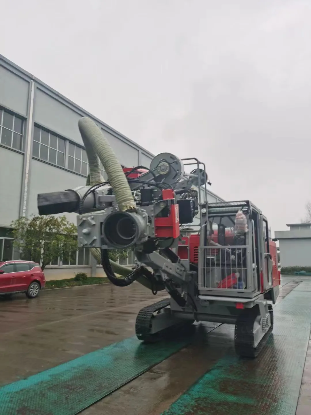 DTH 30m 194kw cummins engine full hydraulic all-in-one integrated rock drilling rig with air compressor