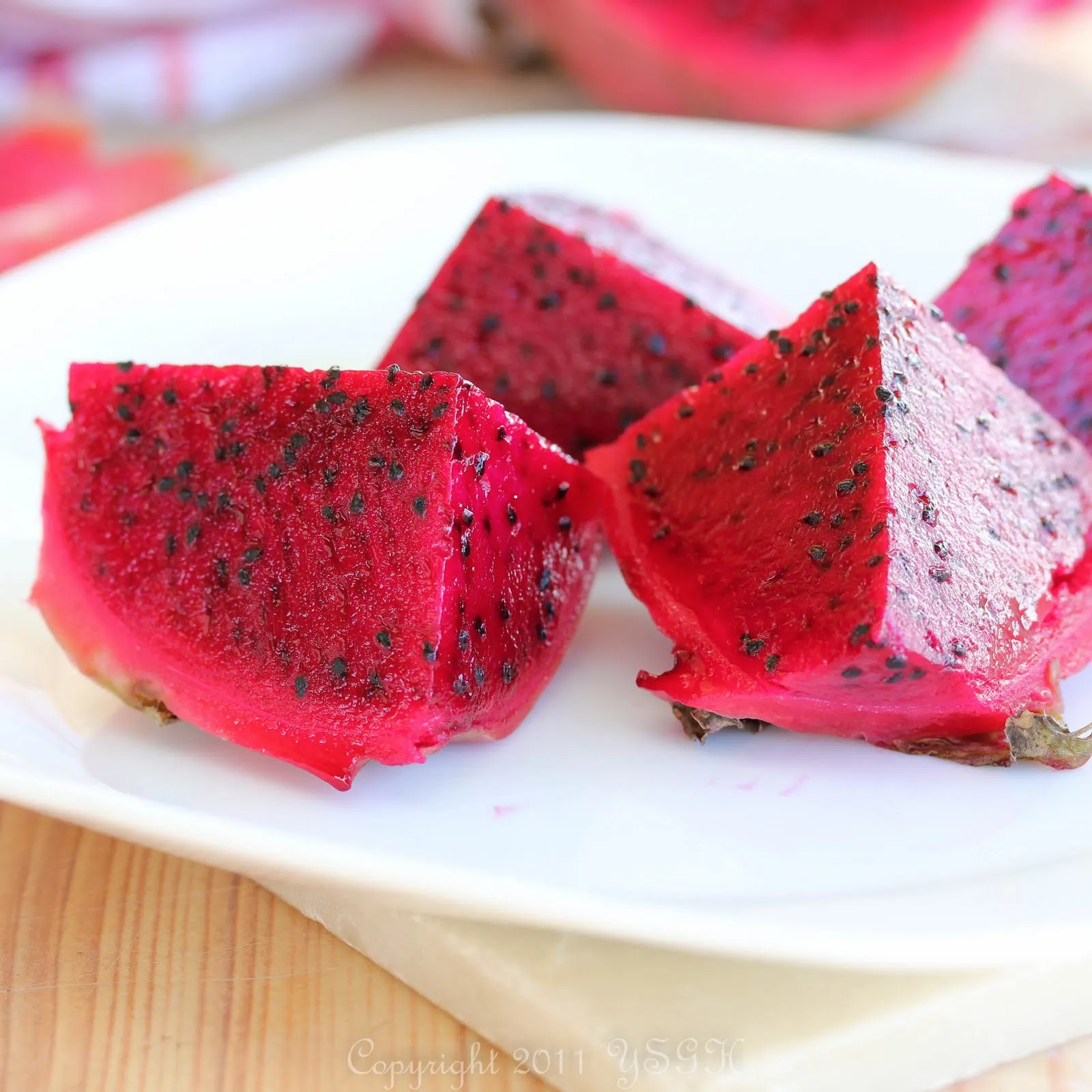 
Vietnam High Quality Fresh Dragon Fruit Best Price In Bulk White and Red Healthy Dragon Fruit In 2021 