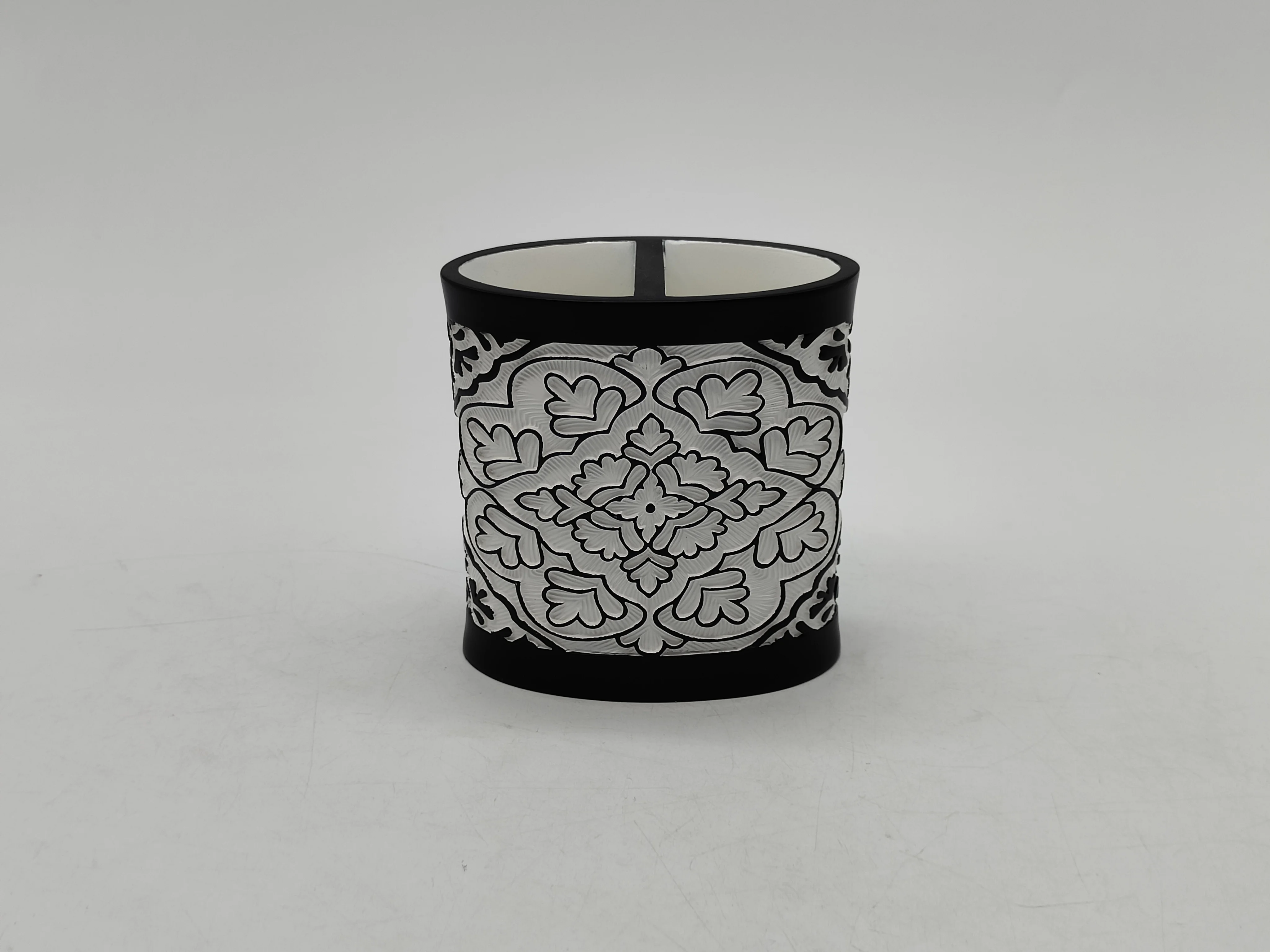 classic Engrave Effect Vintage Pattern Four Pieces toothbrush holder Full Set Bathroom Accessory Sets