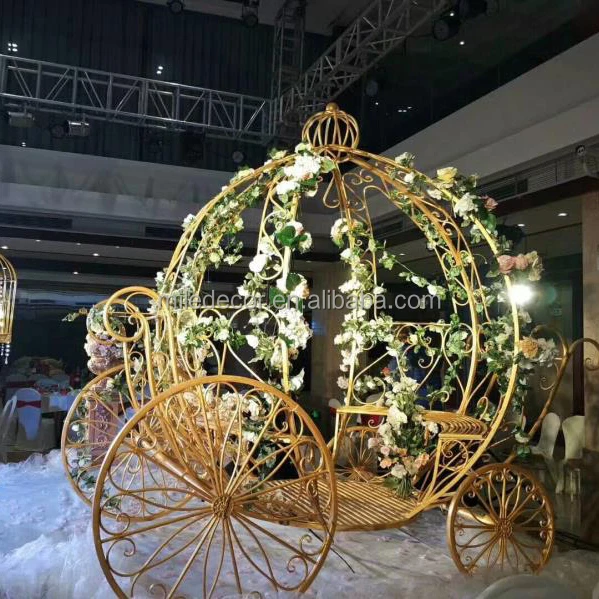 Luxury Wedding Props White Metal Cinderella Carriage Royal Princess Cinderella Pumpkin Carriage