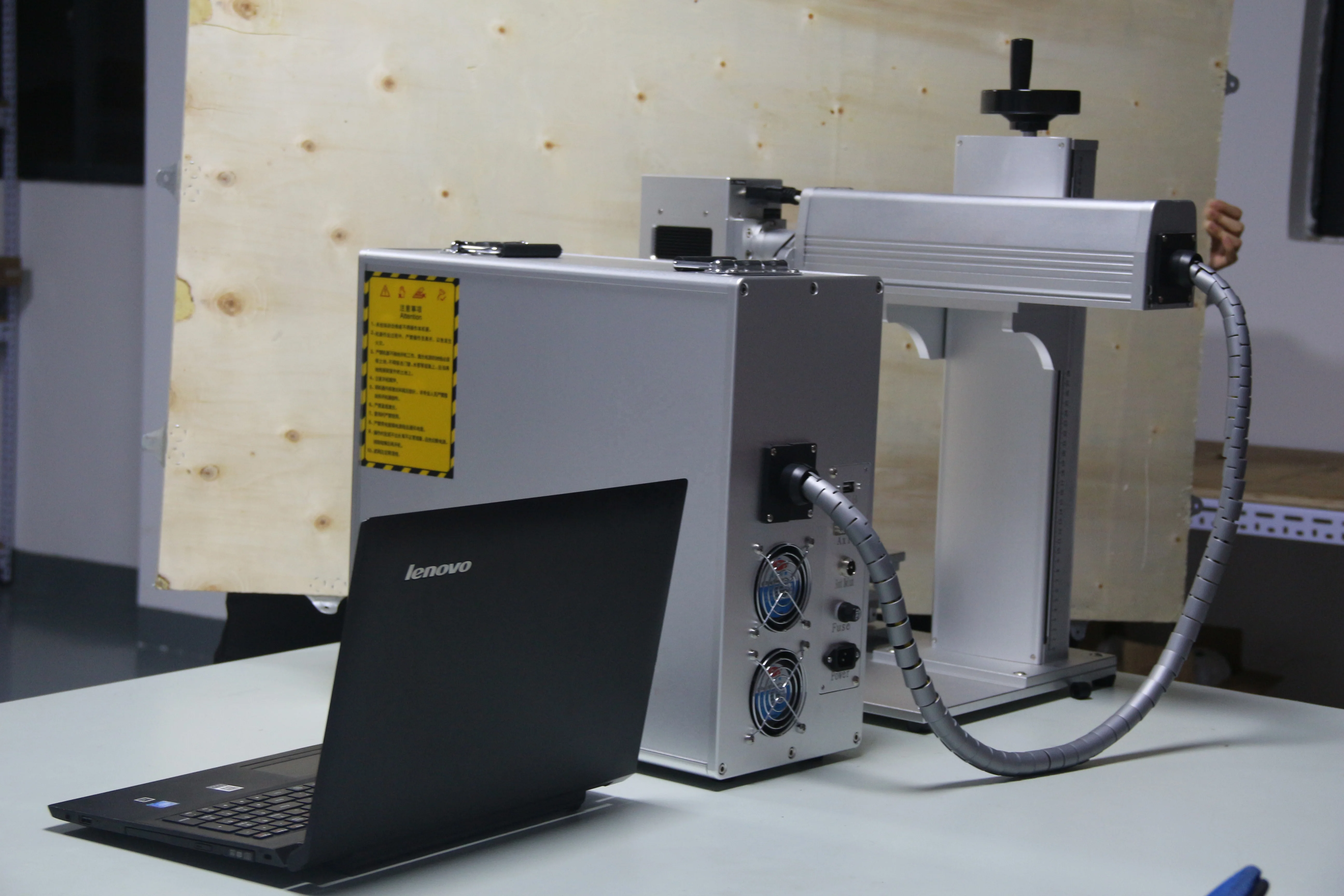 Easy Operate 20W 30W 50W Deep Engraving Ezcad Software Fiber Laser Marking Machine With Rotary Motor