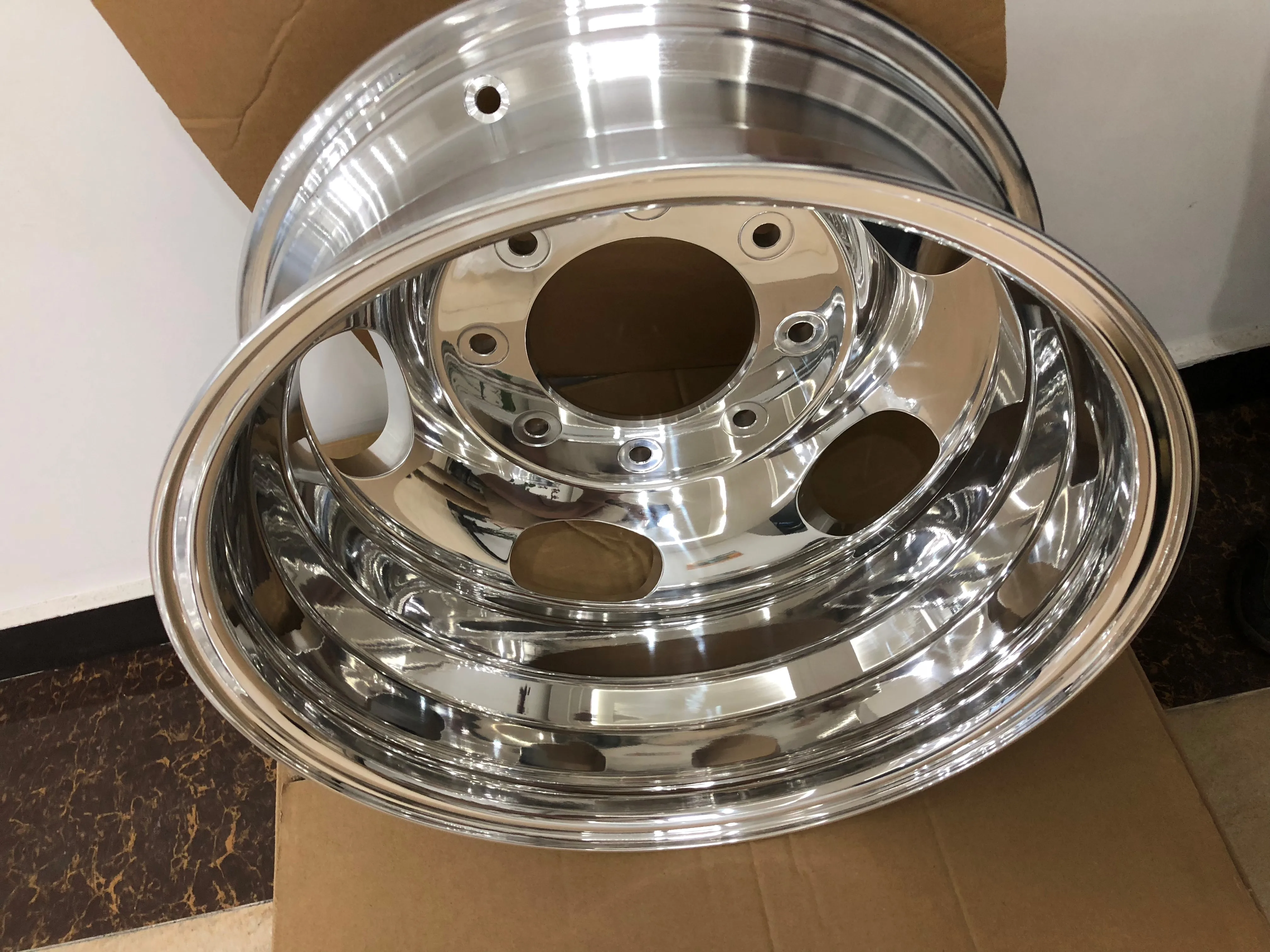 Hand truck wheel cover Hot sale 17inch commercial truck light fashion design 6 wheel truck wheel