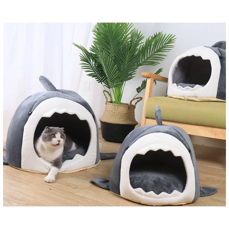 2022 new design cute inclosed portable cat shape pet bed felt sharked pet small fluffy cat caves
