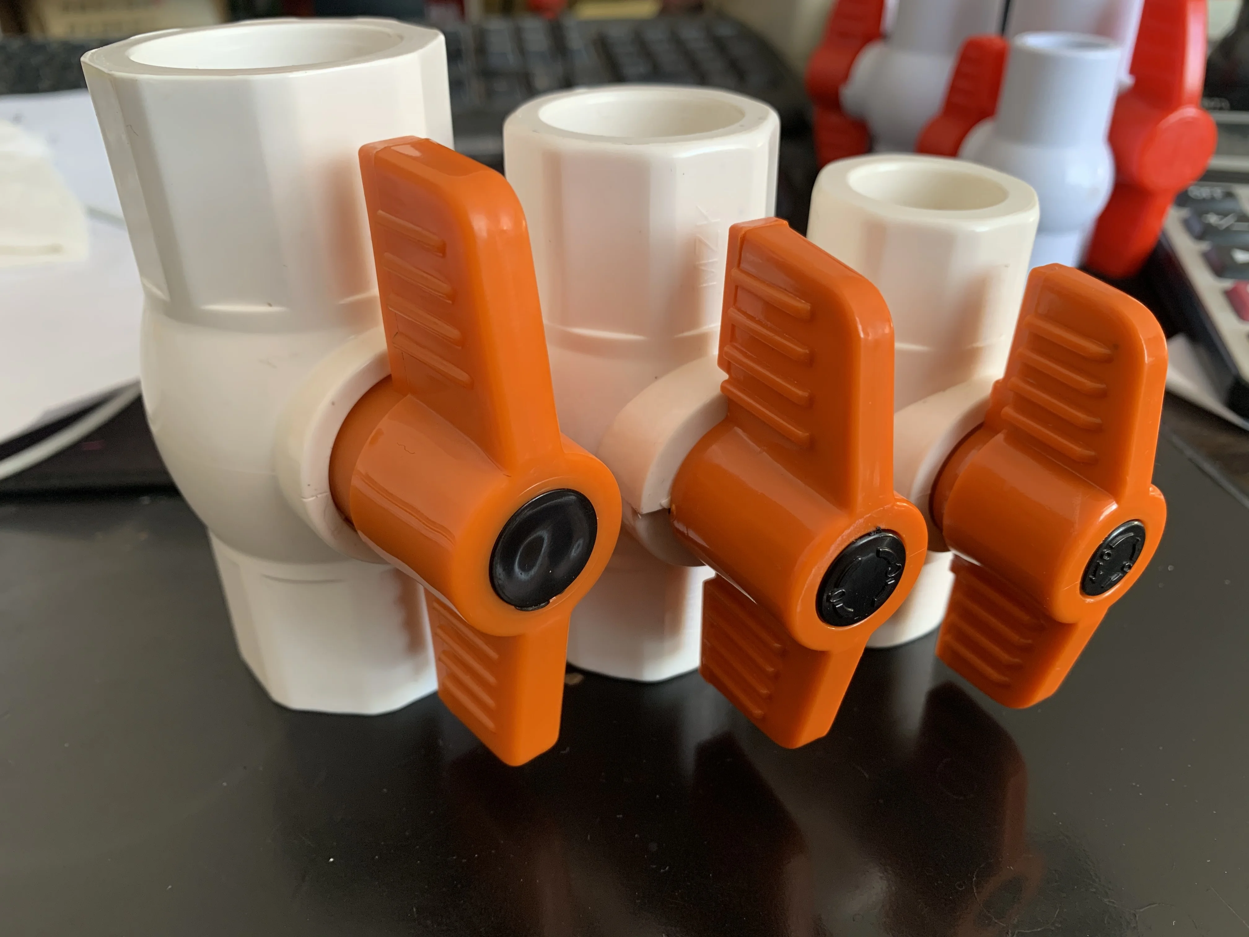 Пластиковые Южная Америка дизайн шаровой кран из ПВХ в размере DN15 DN 20 мм (BD-05)