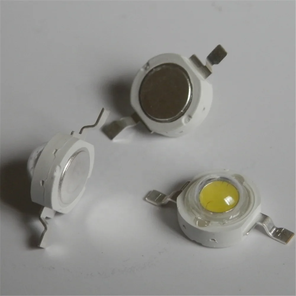 Bridgelux 40mil white 1W 300mA - 330mA Led lamp 120lm 6000K - 6500K packed in bag
