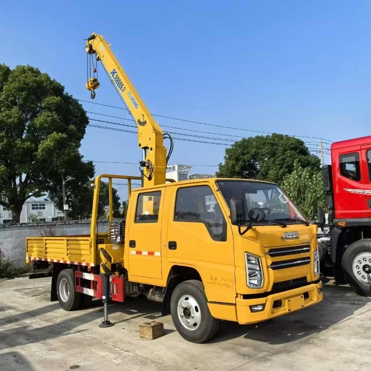 Small JMC truck crane 3.2 tons boom arm double row cab 5 seats for cargo handling and transportation
