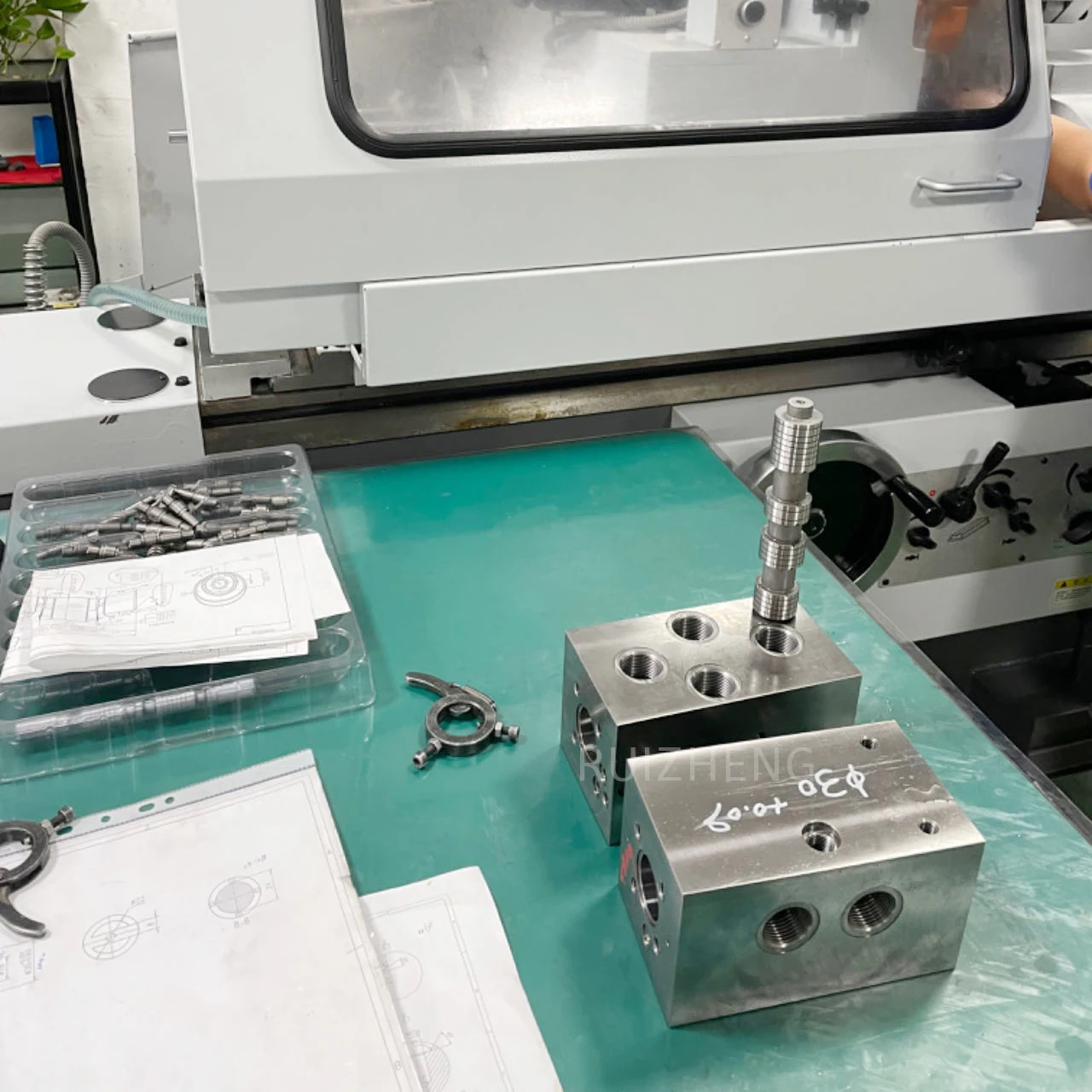 Изготовленный на заказ коллектор клапана Алюминиевый CNC обработанный клапанный гидравлический направленный контроль блока высокого давления в сборе