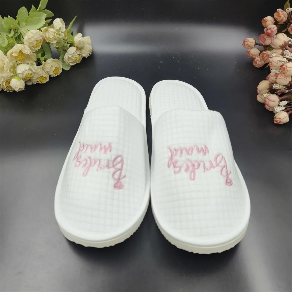 Chinese deluxe  white washable Polar Fleece room closed toe Disposable Slippers embroidered logo with dot cloth sole for hotel