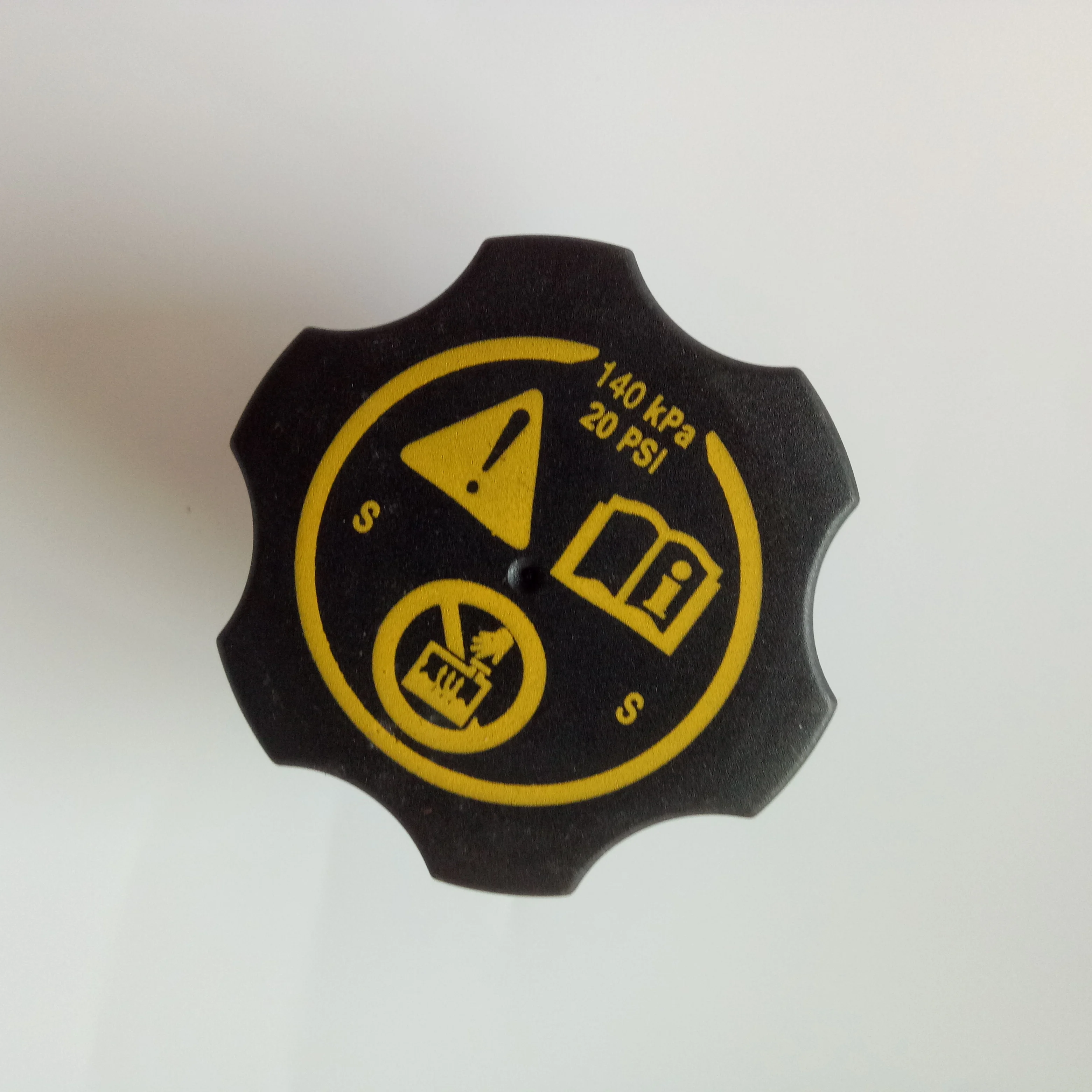 Coolant Expansion Tank cap  RADIATOR CAP for GM OEM 13502353 1305248