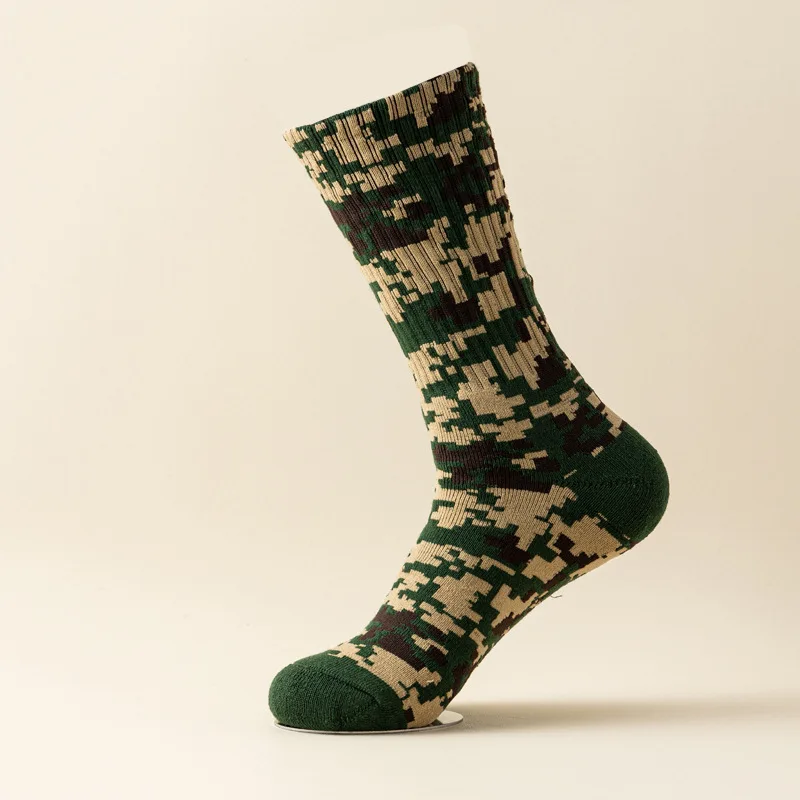 Autumn and winter high quality sweat-absorbing camouflage crew polyester cotton sports socks for men