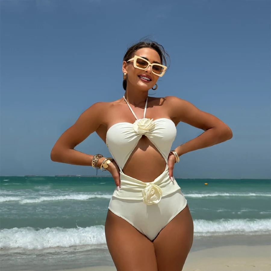 Женский слитный купальник на шнуровке