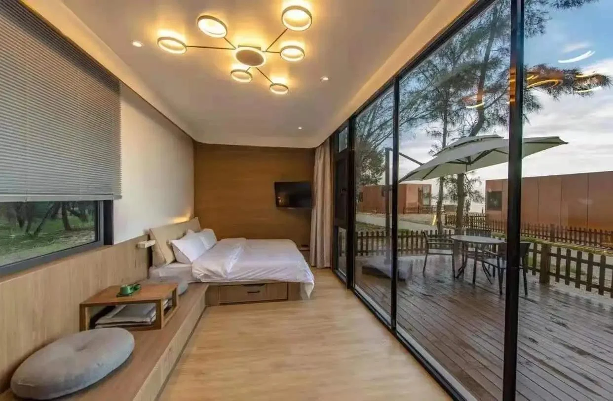 Luxury Modern Prefabricated Steel Structure Mobile Prefab Camp Space Capsule Container Houses for Hotel Use