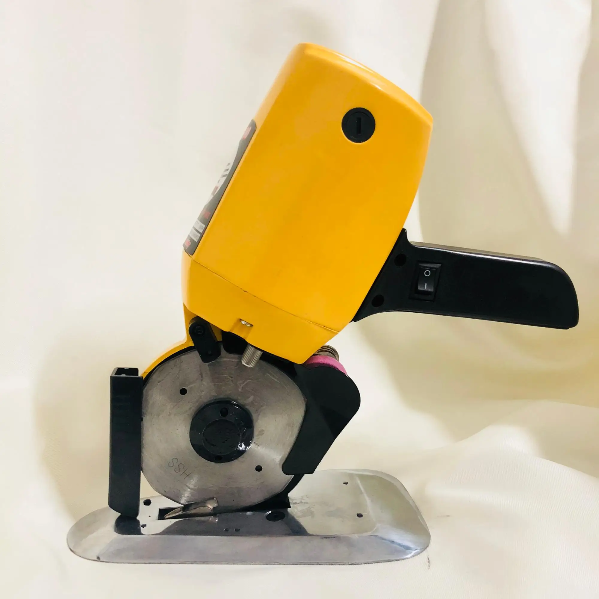 RC-100 Cloth cutting machine with Low Noise Motor, Adjustable Speed Electric Scissors for Cutting Fabric and Cotton