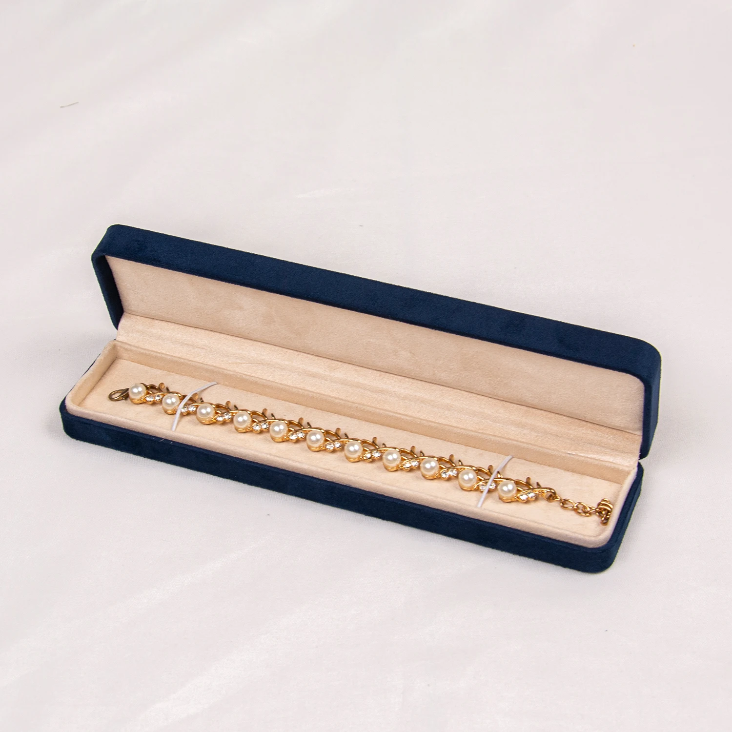 Custom Velvet Bracelet Box Wholesale Luxury Jewelry Box Organizer Case Velvet Portable Travel Jewelry Box Custom