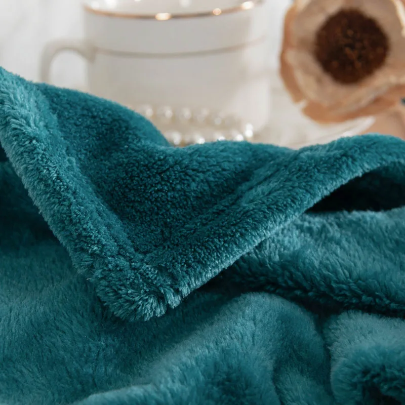 Blankets In Bulk Factory Custom Flannel Blanket All Season Solid Color European Style Flannel Fleece Blanket