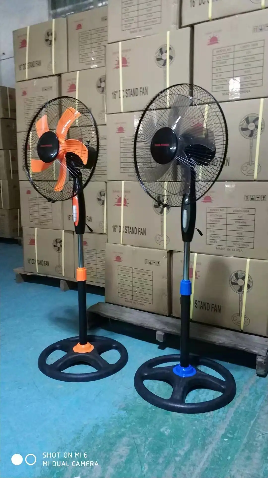 2022emergency Solar Rechargeable Fan 16 Inch With Led Light Copper Motor Ac/dc 16 Inch Ac Adapter Electric Table Fan