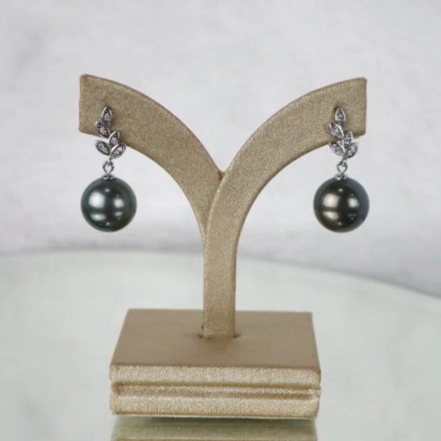 Tahitian Black Natural Seawater Pearl High Quality Excellent Luster Big Siz Material is Silver Sterling White Gold Plated CZ