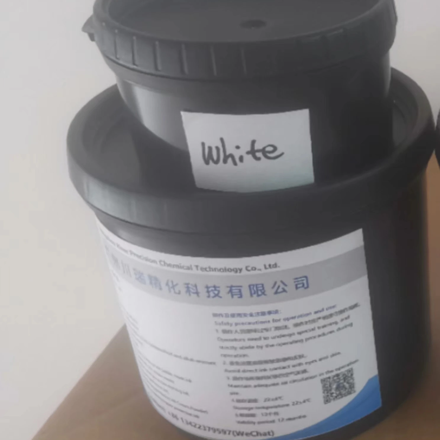 Thermosetting marking ink excellent adhesion