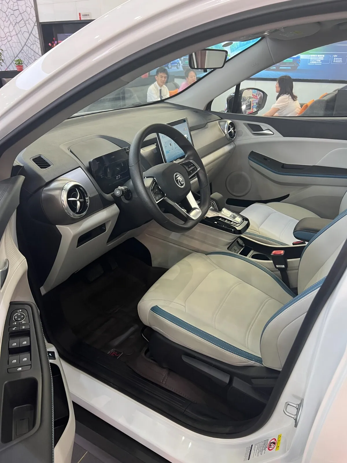 Электрический внедорожник BYD YUAN PRO Новый энергетический автомобиль