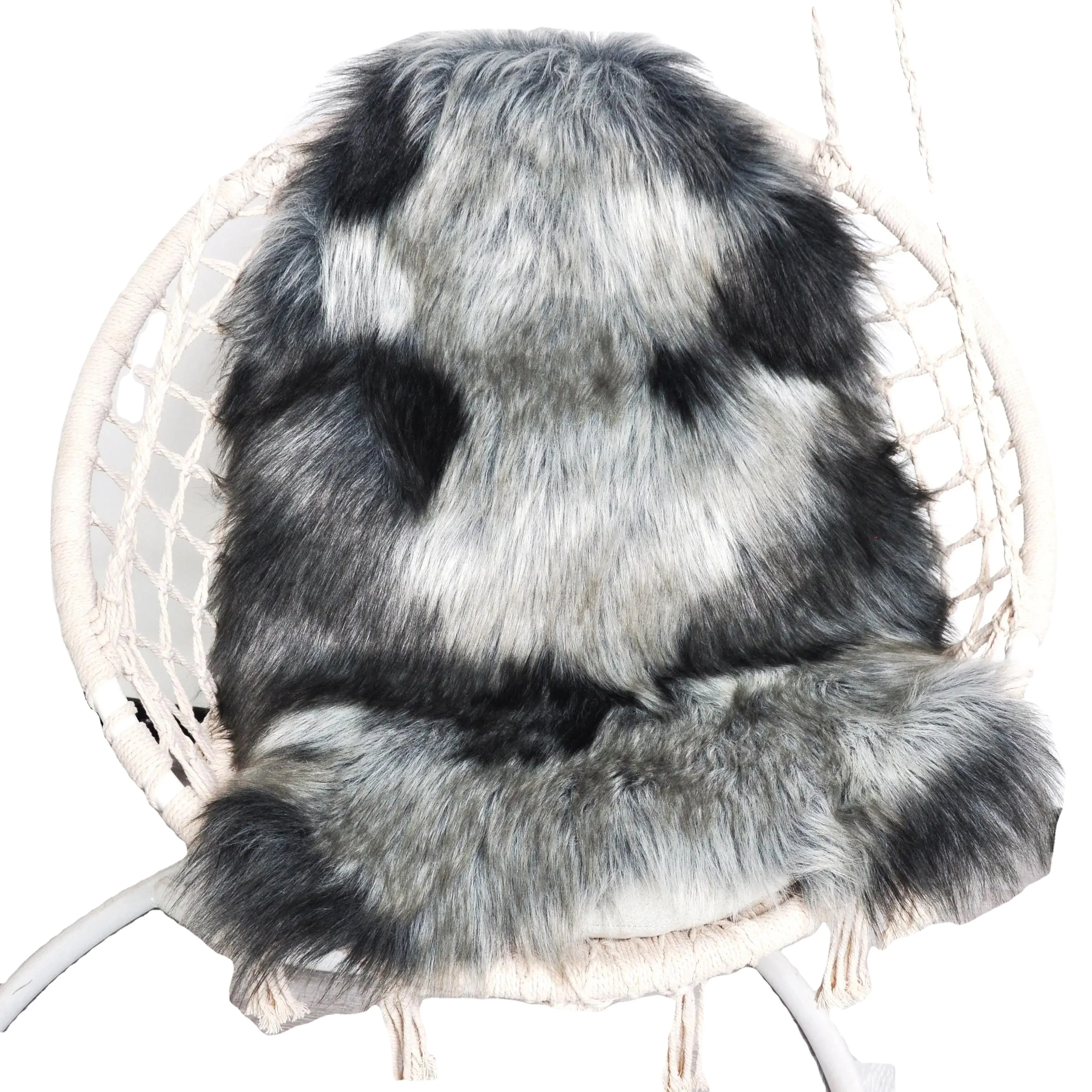 2023 faux wolf fur shaggy carpet Luxury fluffy Rugs Soft warm skin friendly area Rugs Washable long hair Non-Slip carpet