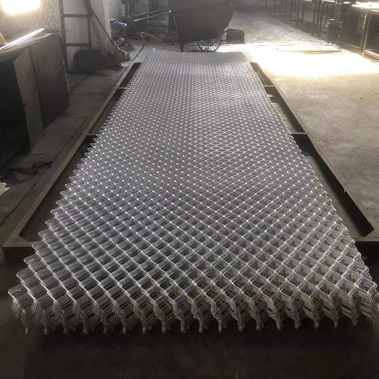 Best sale high quality oxidized or spraying decorative security wire mesh