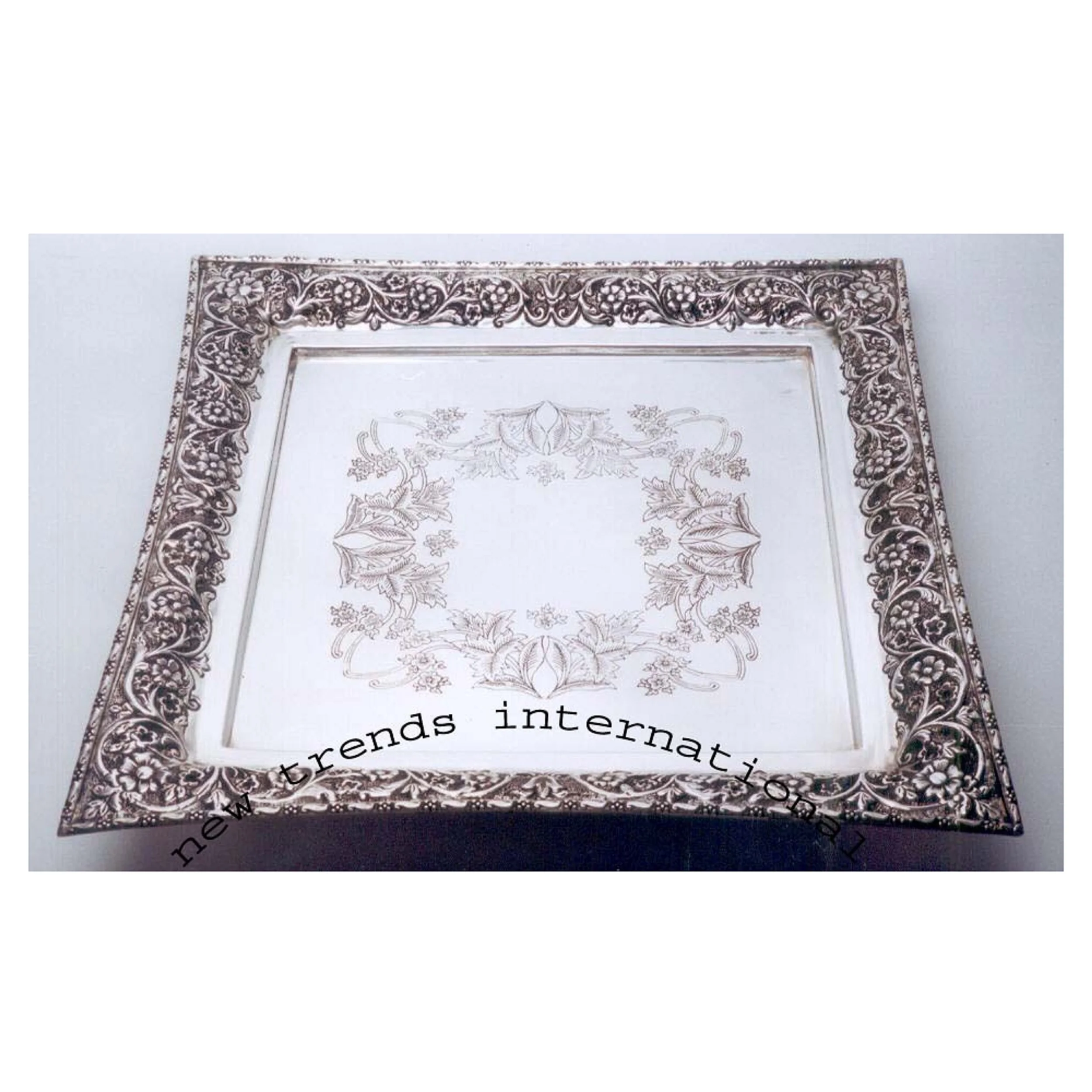 Античный художественный декор декоративный цветочный посеребренный латунный сервировочный поднос для настольного декора