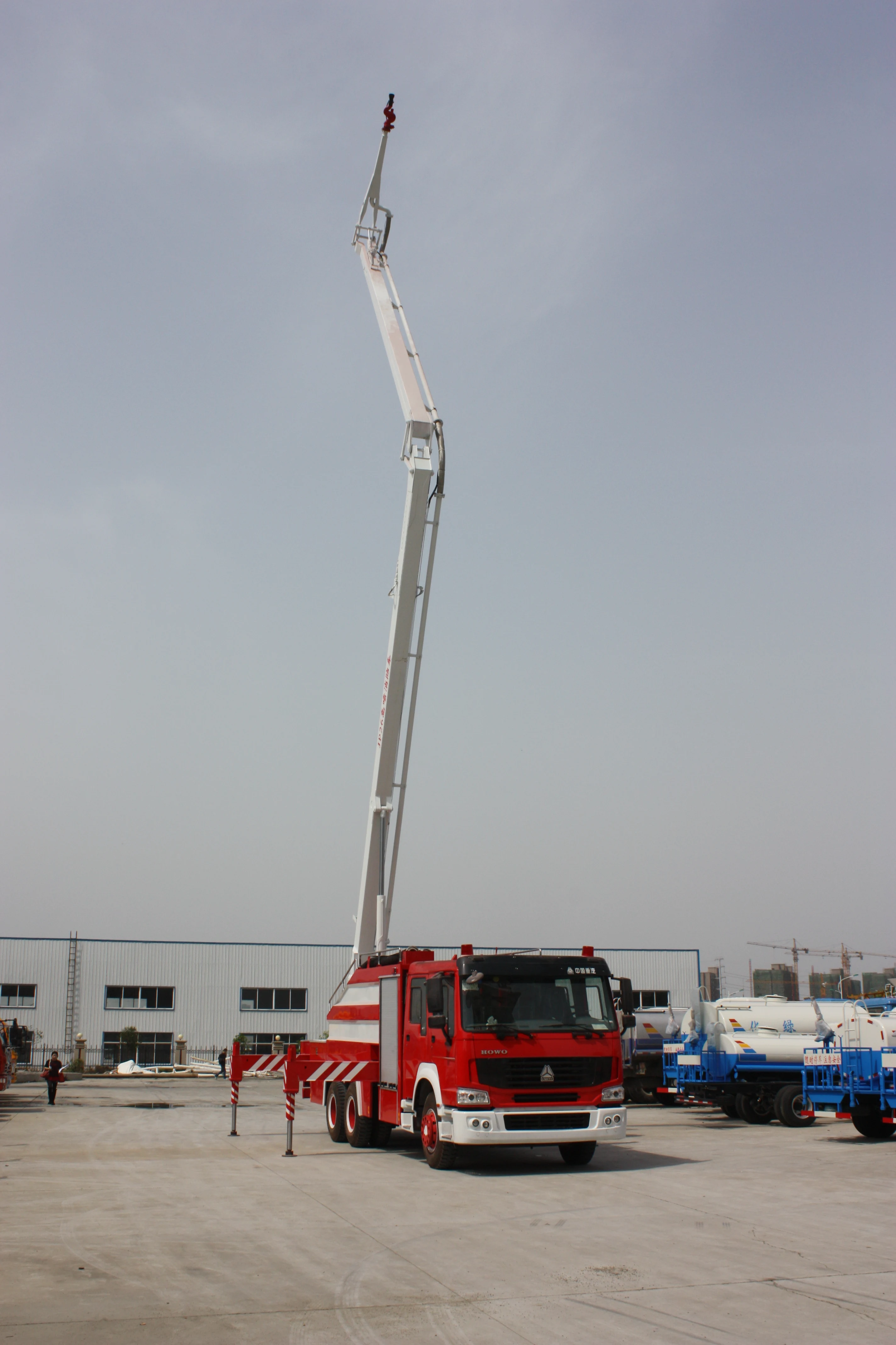 6x4 бак для воды воздушная башня пожарная машина