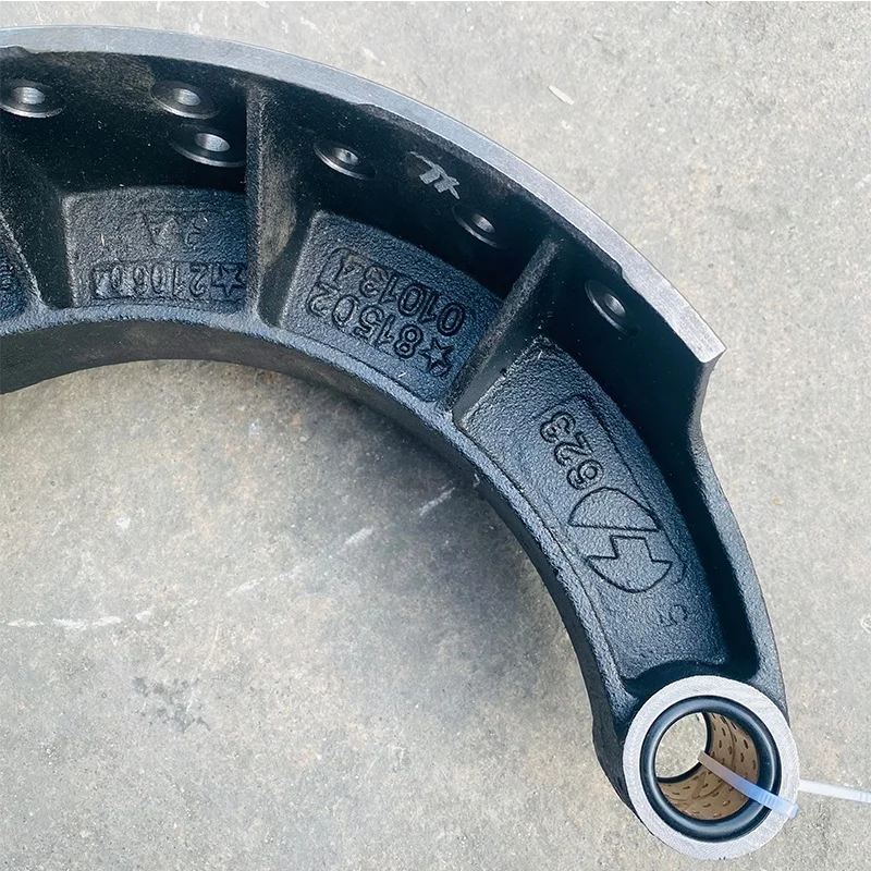 Best Selling DZ90149346077 Automobile Brake Pads Ride On Brake Shoe Lining Assembly Shacman Spare Parts For Sale
