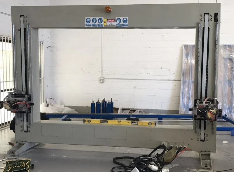 Станок для резки гибкой губкой