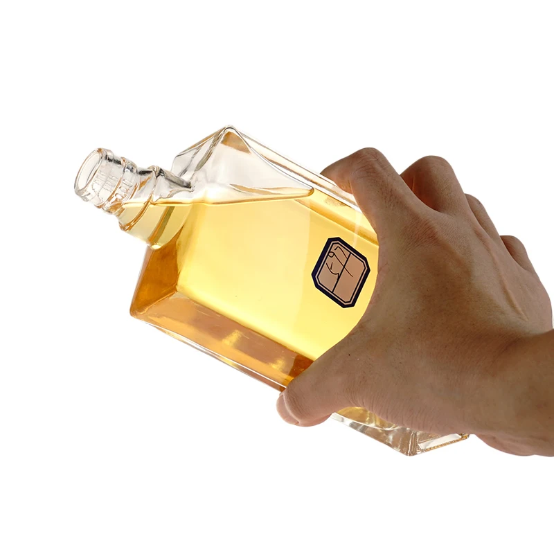 Square 750ml gin whisky spirit vodka brandy liquor super flat flint glass bottle with cork screw cap