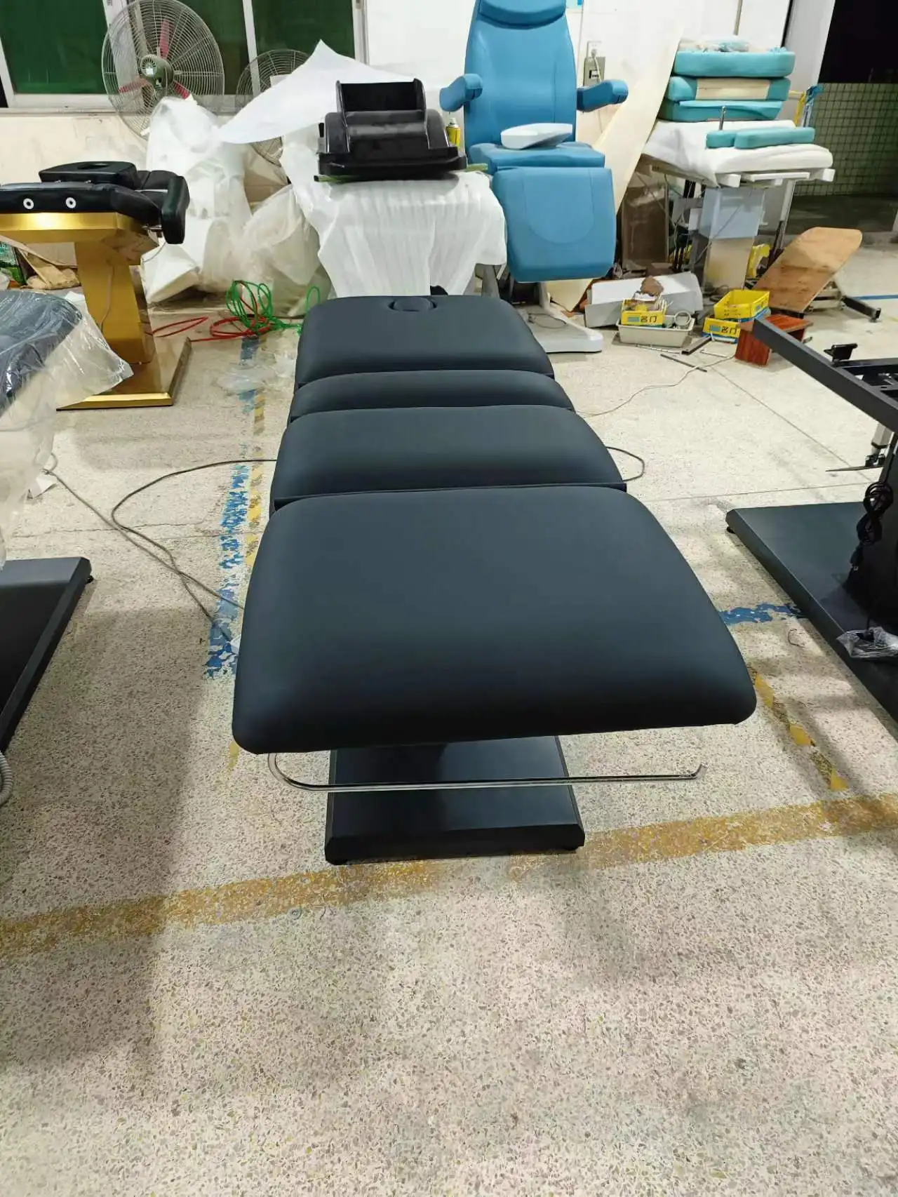 Modern black PU beauty spa salon furniture  roller treatment table massage facial bed massage 3 chair motor