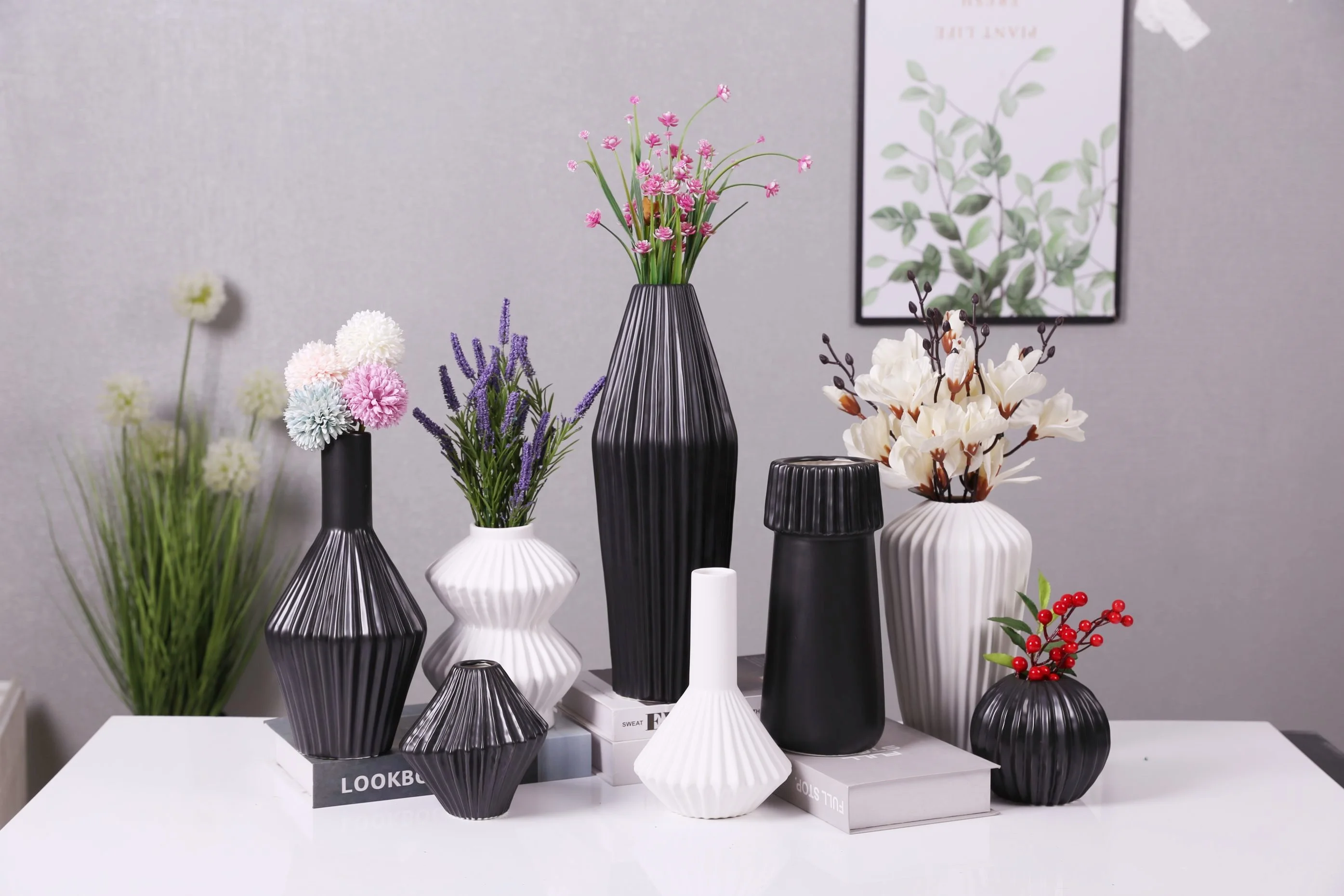 Nordic Style Geometry Shape Black White Tabletop Wheat Straw Porcelain Vase For Home Decor