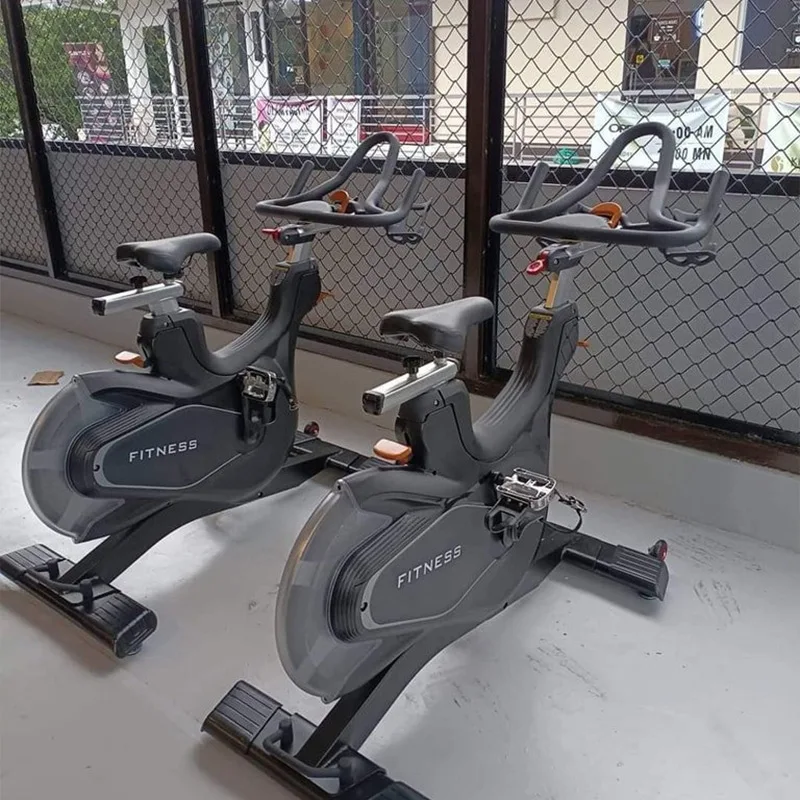 New Arrival Commercial Fitness Magnetic Resistance Sports Equipment Electrical Dynamic Exercise Cycle Spinning Bike For Gym