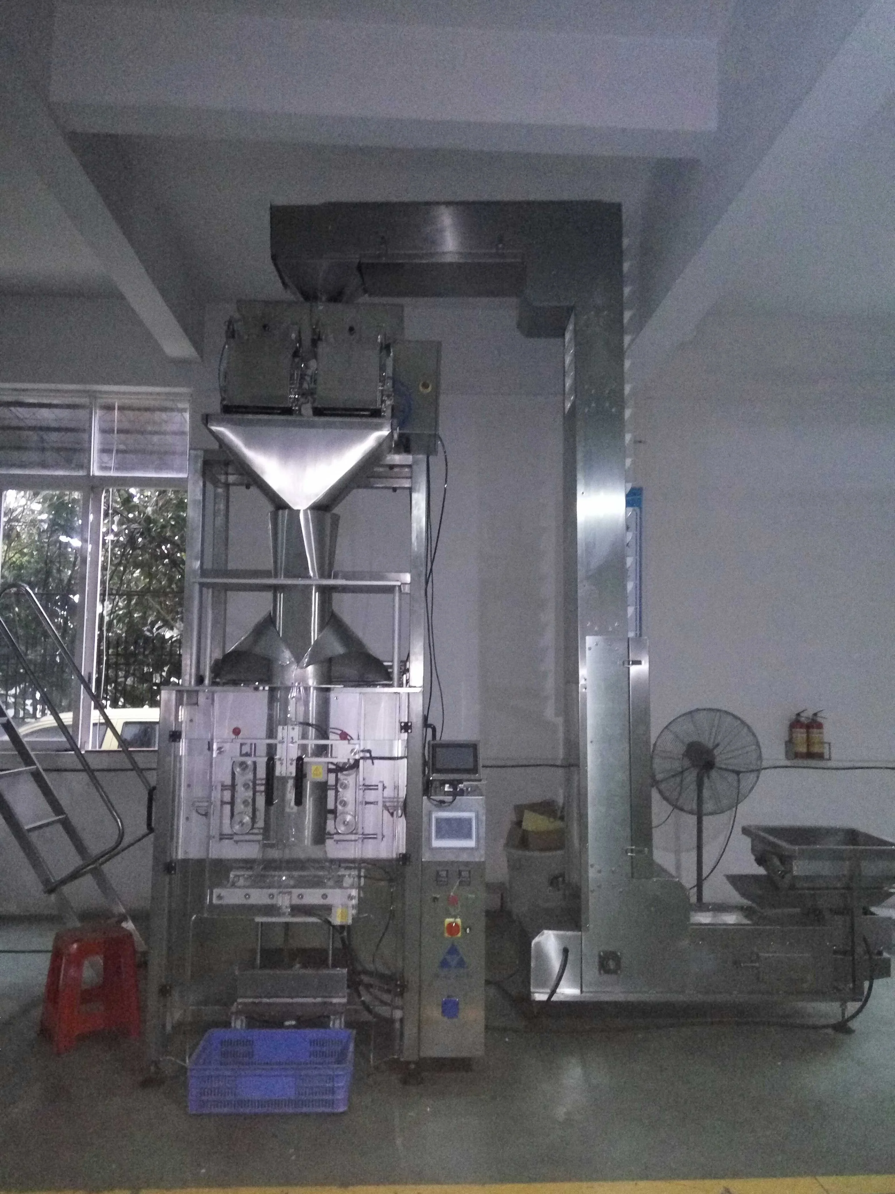 Chinese Manufacturer Automatic VFFS Linear Weighers Snacks Sugar Salt Packing Bagging Machine