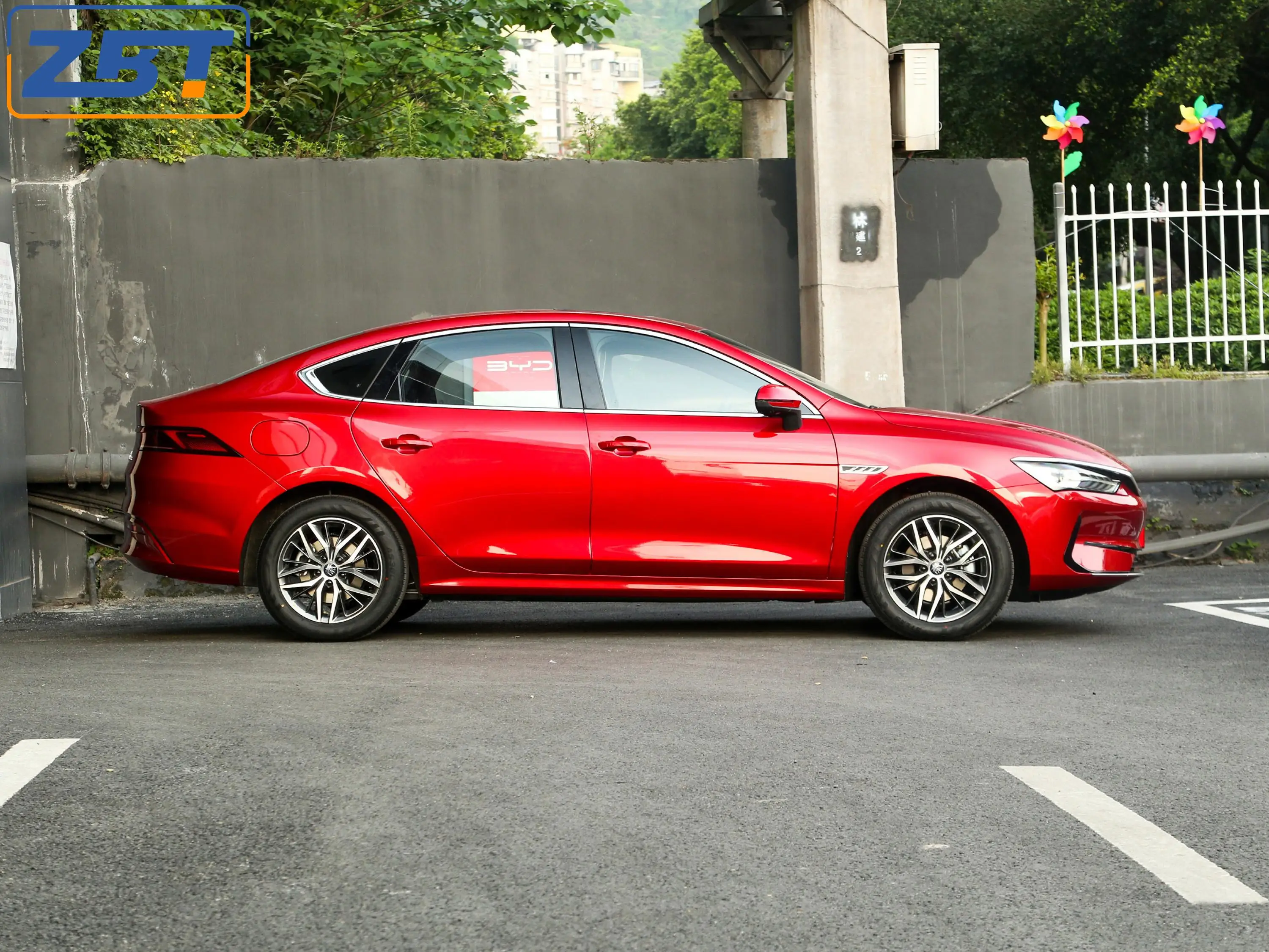 BYD Qin Plus ev 4x2 2WD FWD sedan NEDC 400km 500km 600km remote start auto pure electric private car with LED headlight