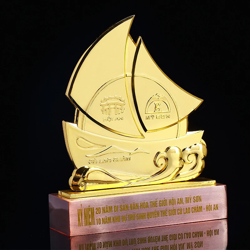 Unique design custom gold plated zinc alloy boat shape award trophy