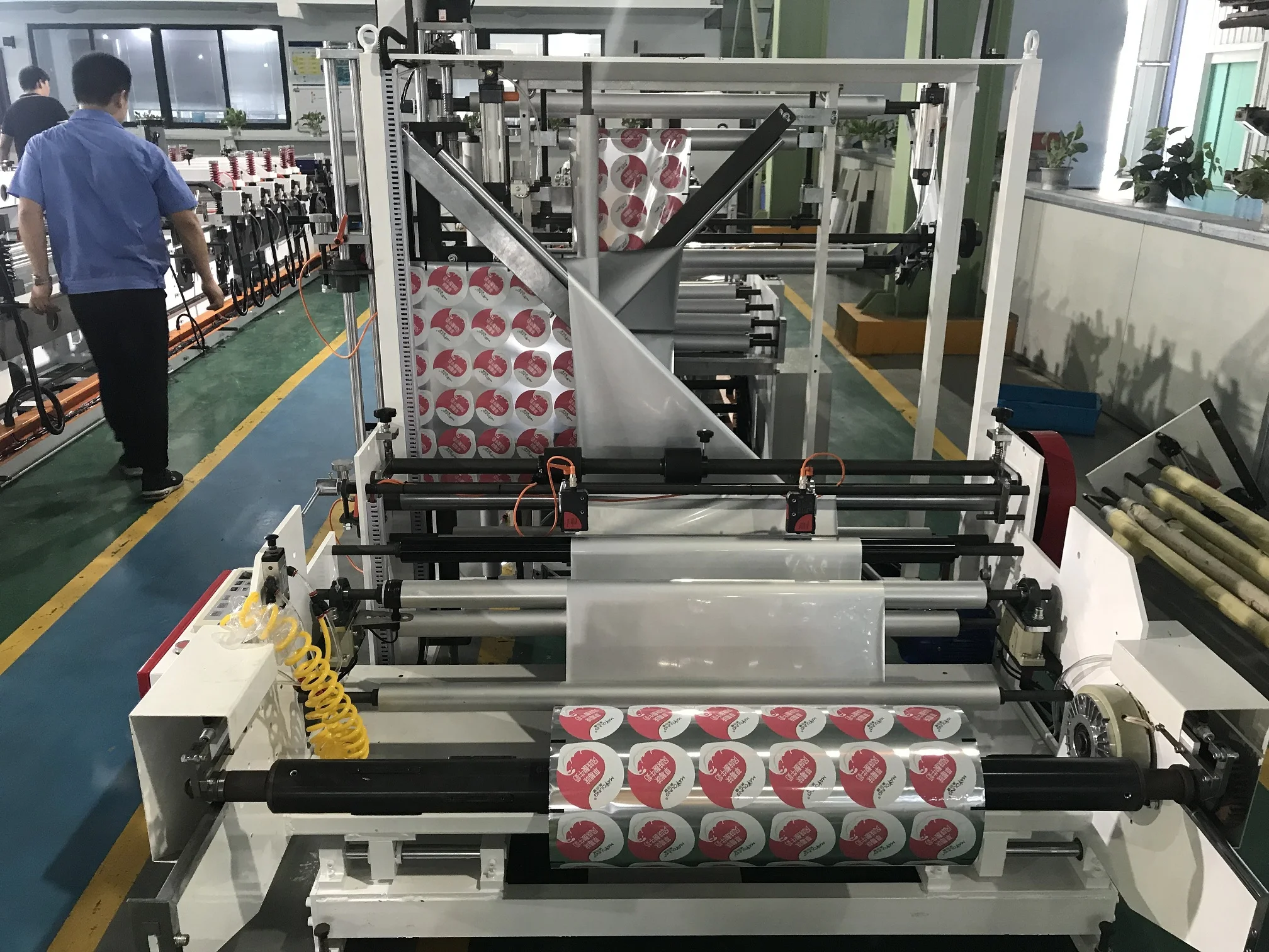 factory price automatic laminated PA/PE central sealing pouch making machine 3 side welding Vacuum plastic bag making machine