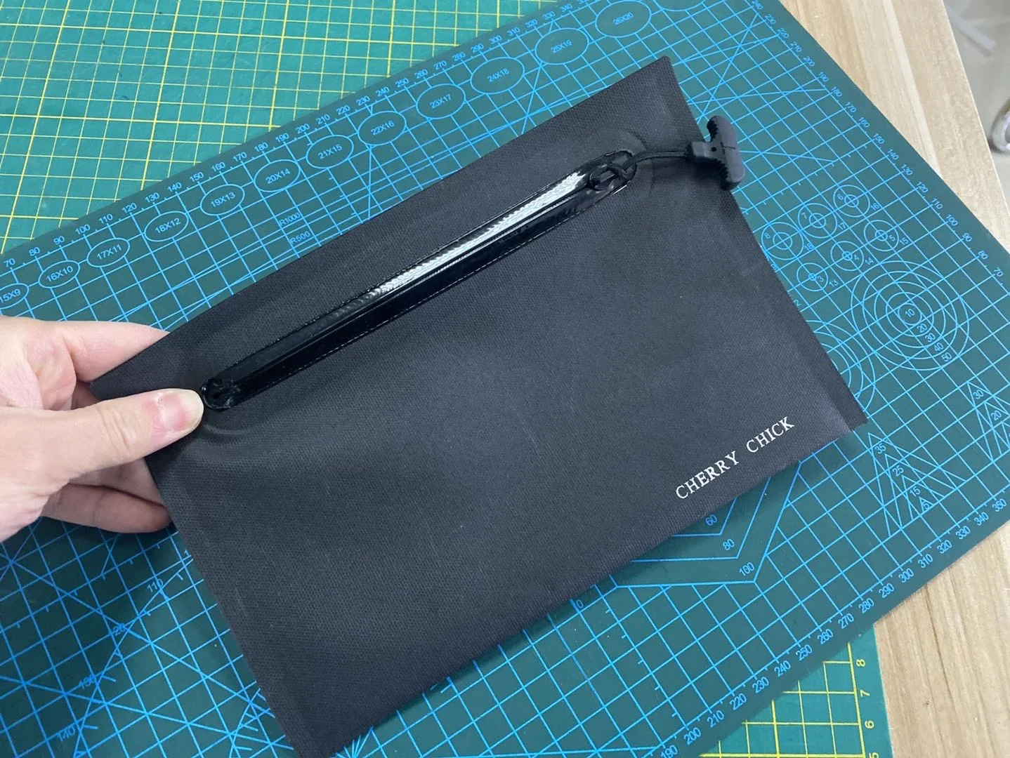 Airtight Waterproof Fire Retardant TPU Coating Fabric Polyester Oxford Fabric Bags for Valuables