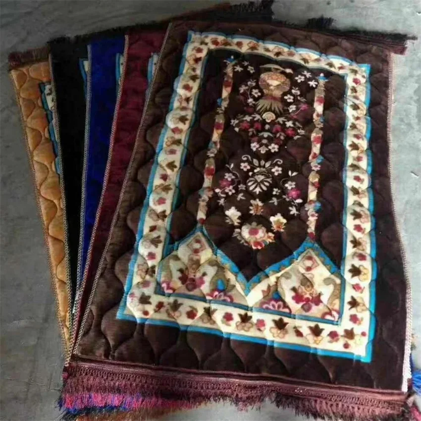 Factory supplier for quality quilted Turkish printed Black prayer mat with white non slip backside for kids praying mat islamic