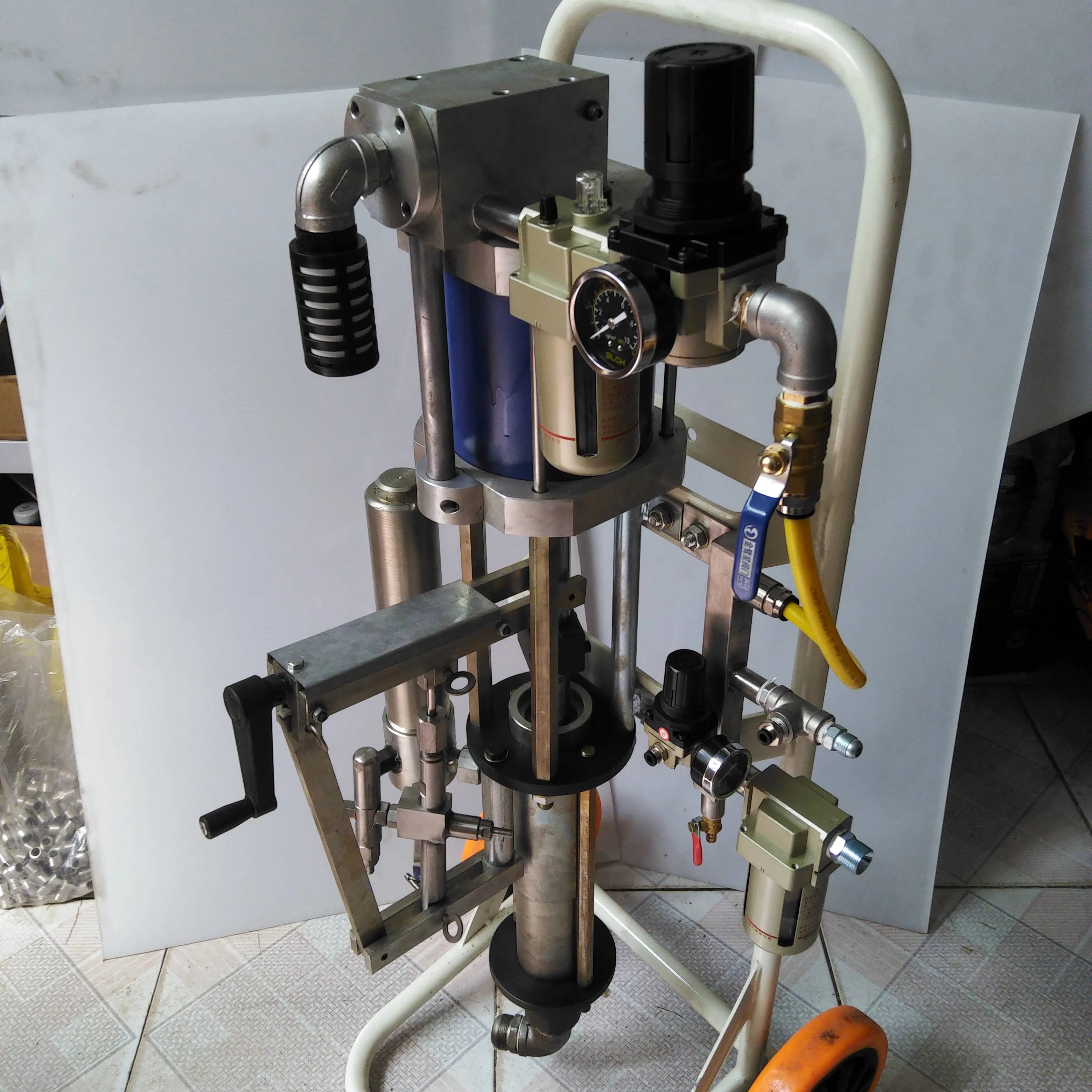 Industrial Grade Spray Painting Equipment Professional Grade Resin Spraying Machinery Gel Coat Spraying Expert