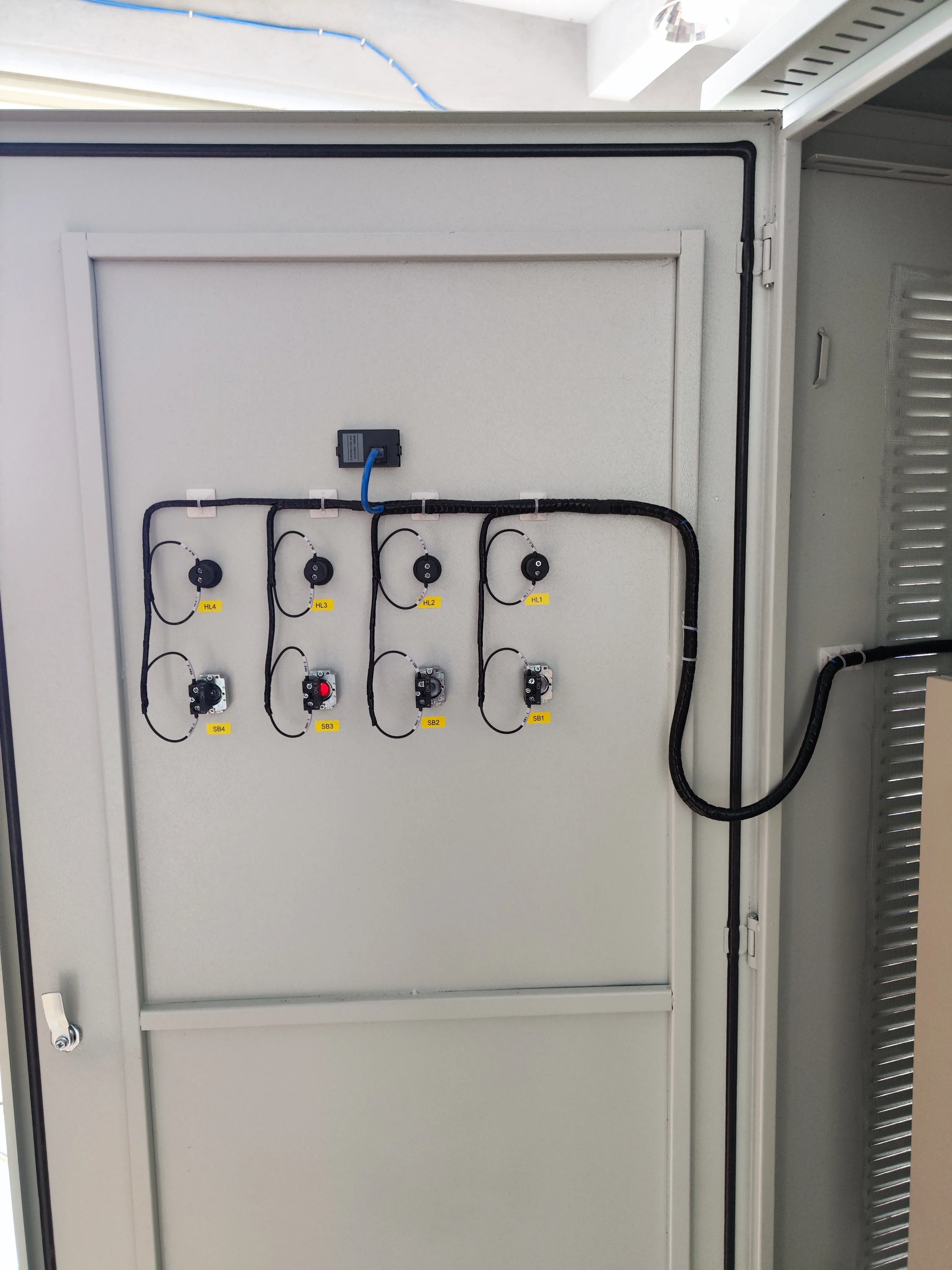 Veichi 4KW solar speed variator single phase 220V pump inverter with VFD function