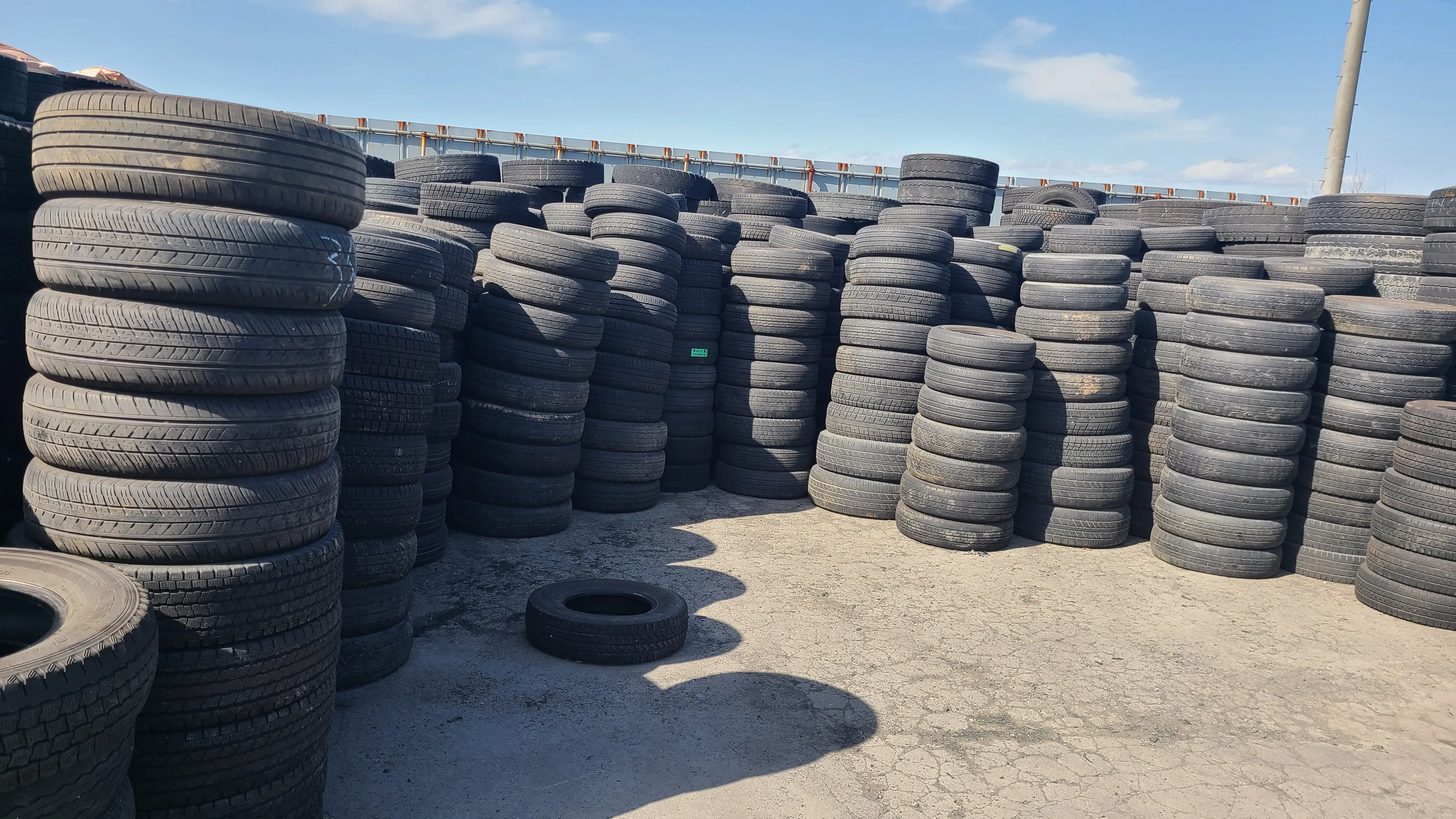 Wholesale Japan used tires by containers suitable for various types