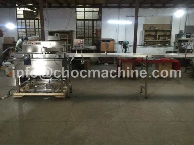 chocolate tempering machine 60kg with vibrator and pouring