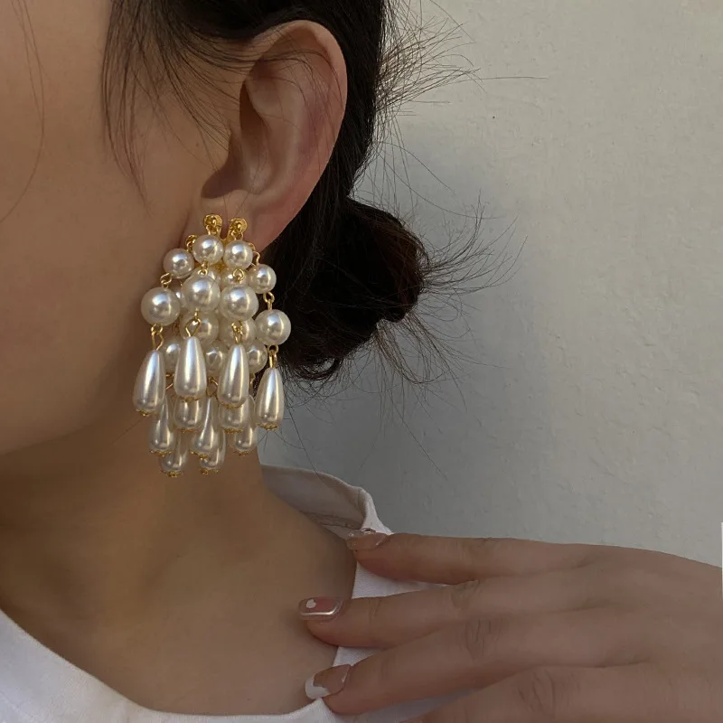 Retro Exaggerated Palace Style Oil Painting White Pearl Tassel Pendant Earrings Jewelry for women
