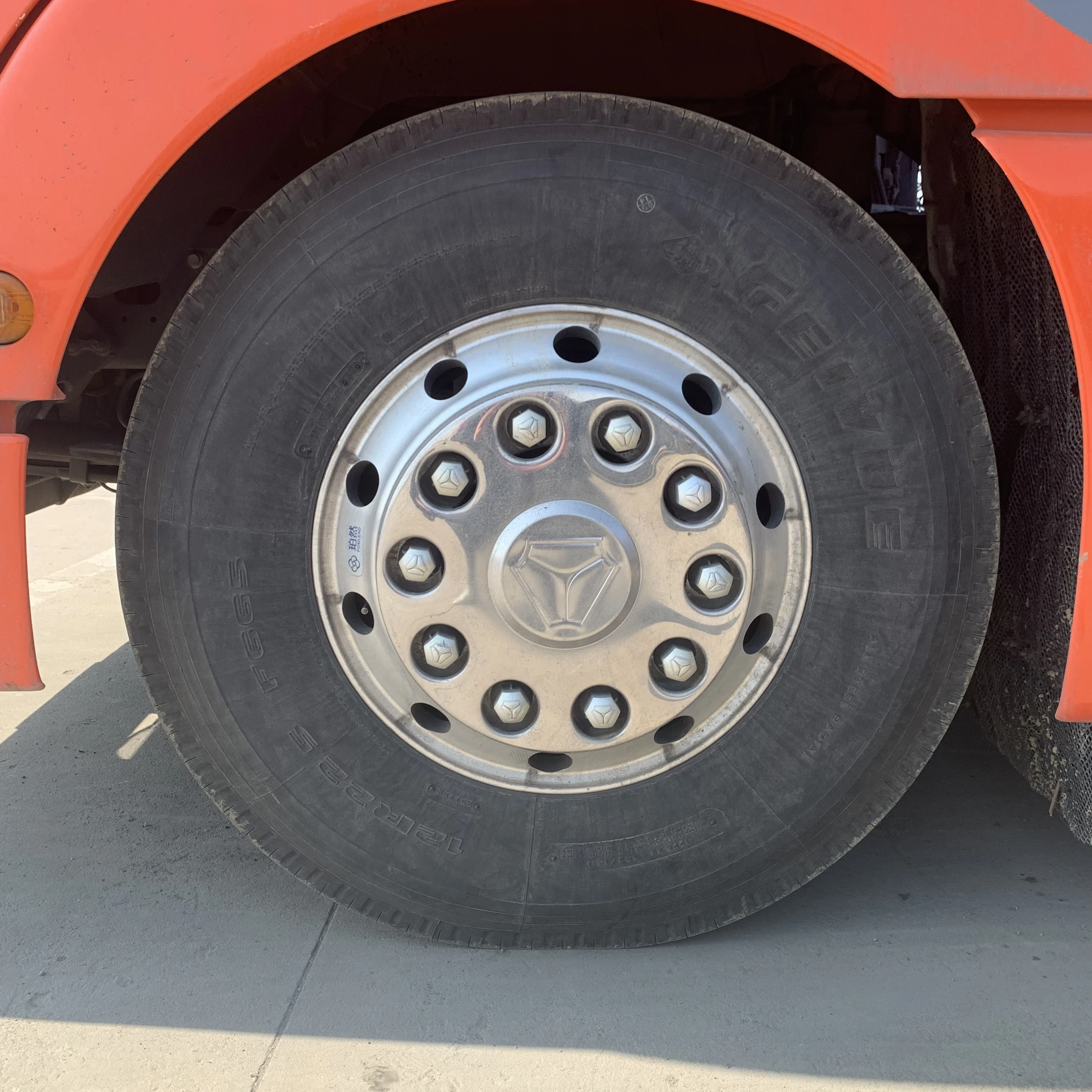 New sinotruk G7 tractor truck head 6x4 10 wheel 540 hp Price used prime mover import tractor truck For Sale