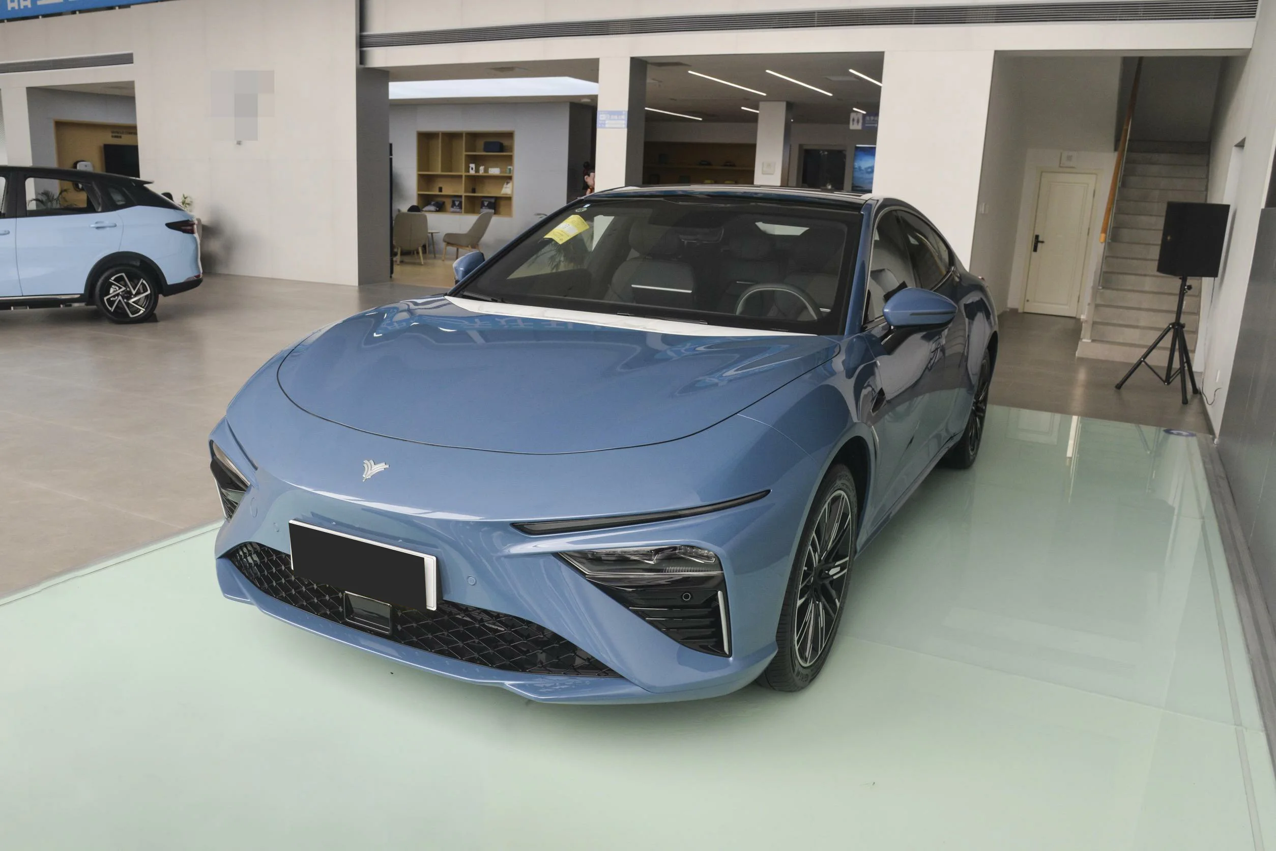 Оптовая цена спортивный автомобиль с расширенным диапазоном 4-дверный 5-местный седан дешевый Подержанный подключаемый гибридный для Neta S